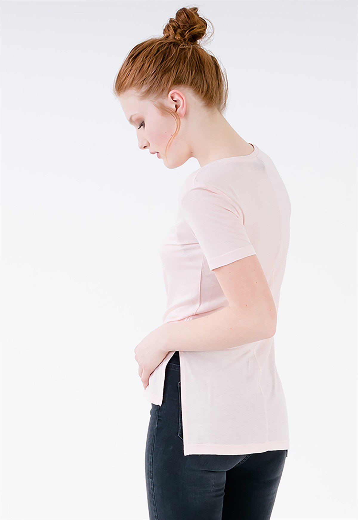 Relaxed V-neck T-shirt in Pink with Side Splits