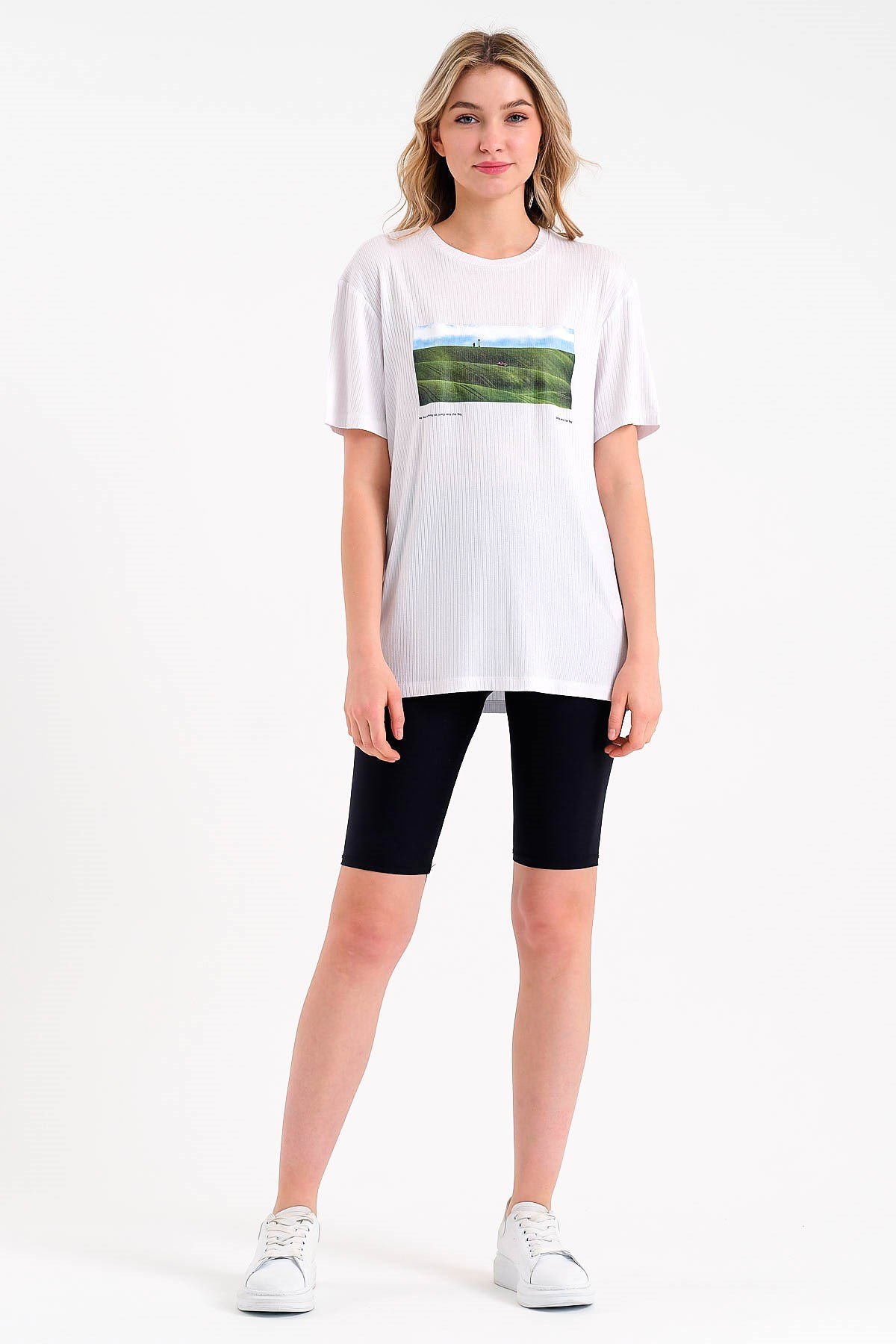 Oversized Basic T-shirt in White with Print