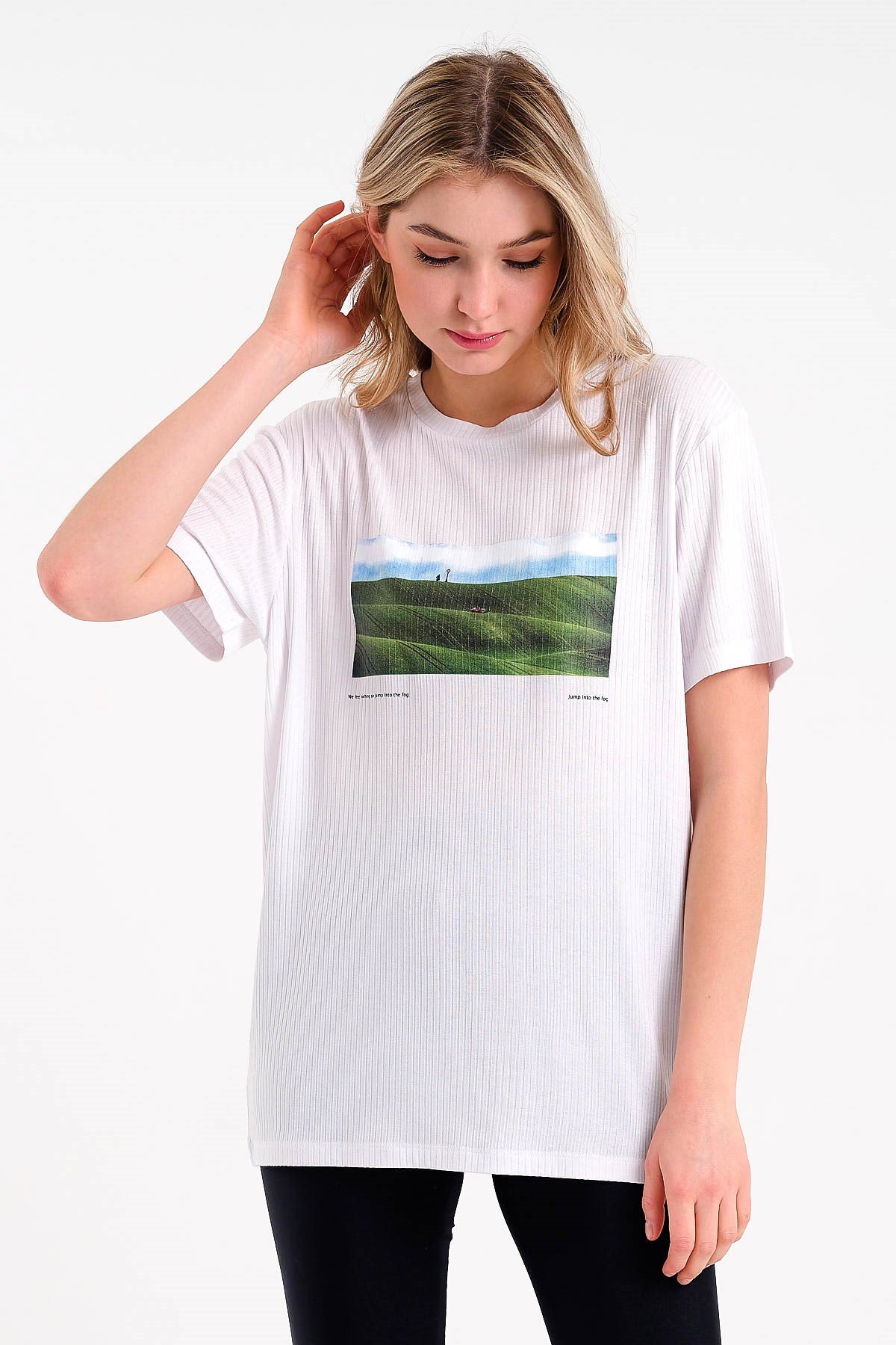 Oversized Basic T-shirt in White with Print