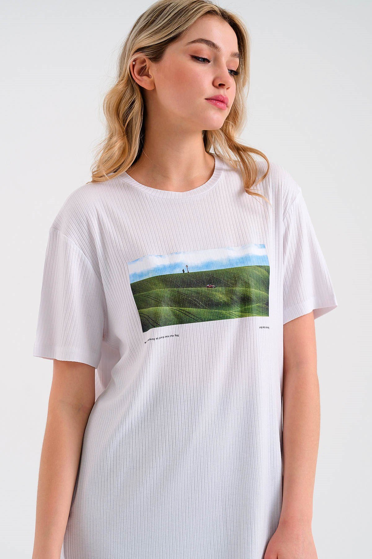 Oversized Basic T-shirt in White with Print