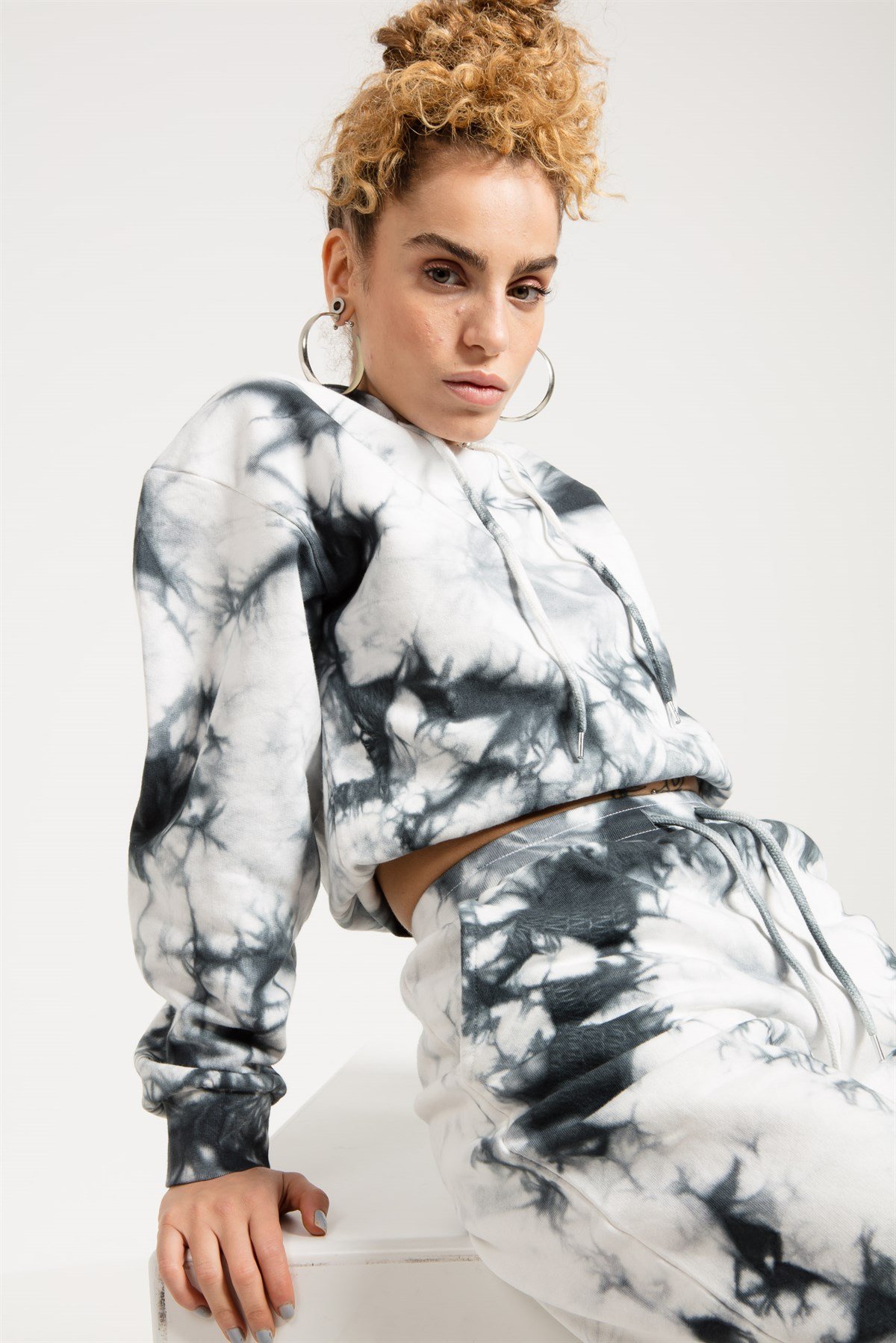 Tie Dyed Crop Fit Sweatshirt in Grey