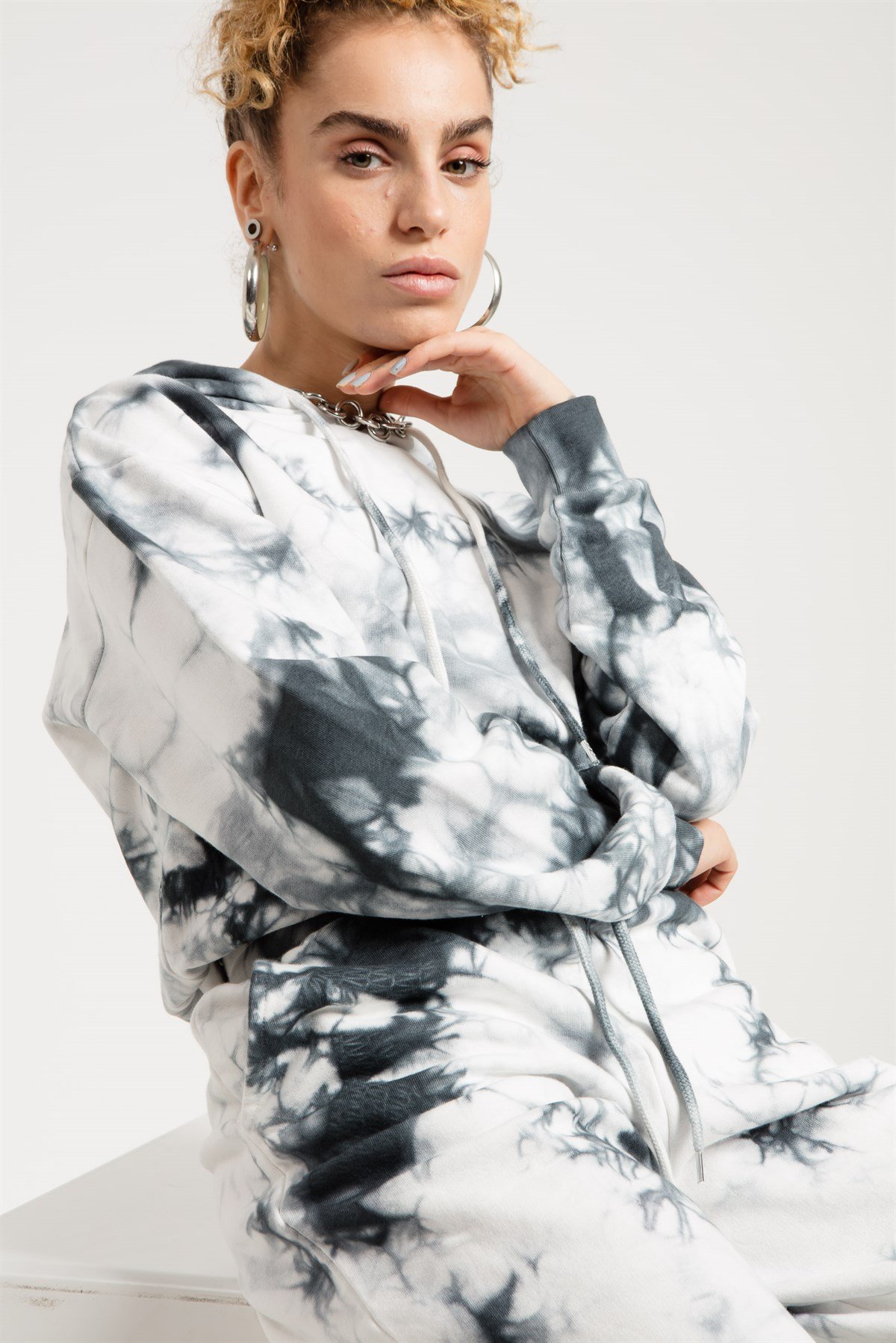 Tie Dyed Crop Fit Sweatshirt in Grey