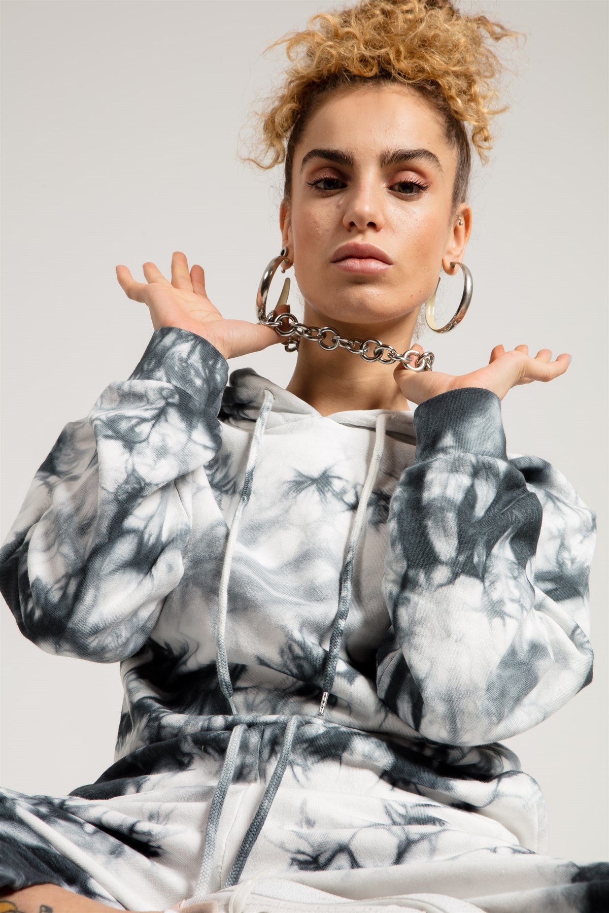 Tie Dyed Crop Fit Sweatshirt in Grey