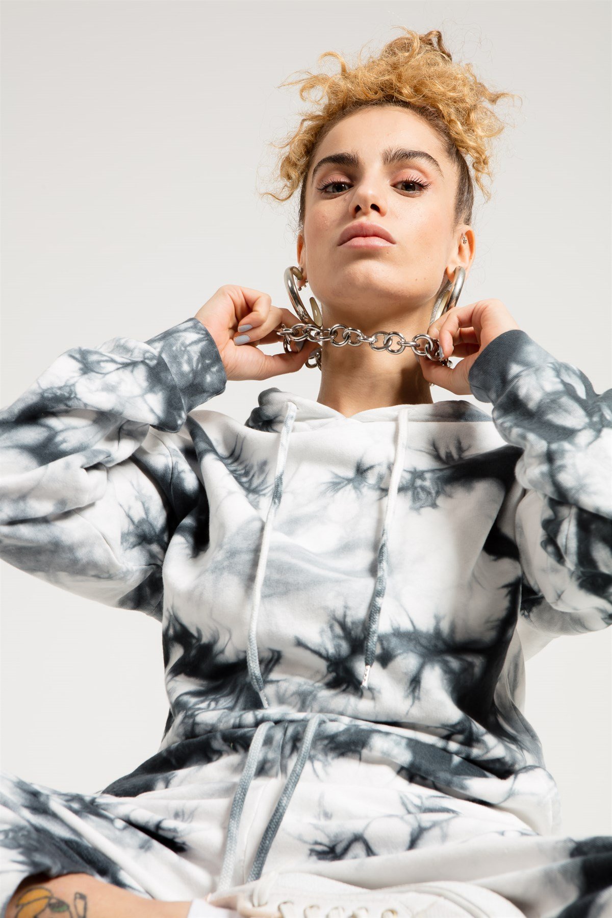 Tie Dyed Crop Fit Sweatshirt in Grey