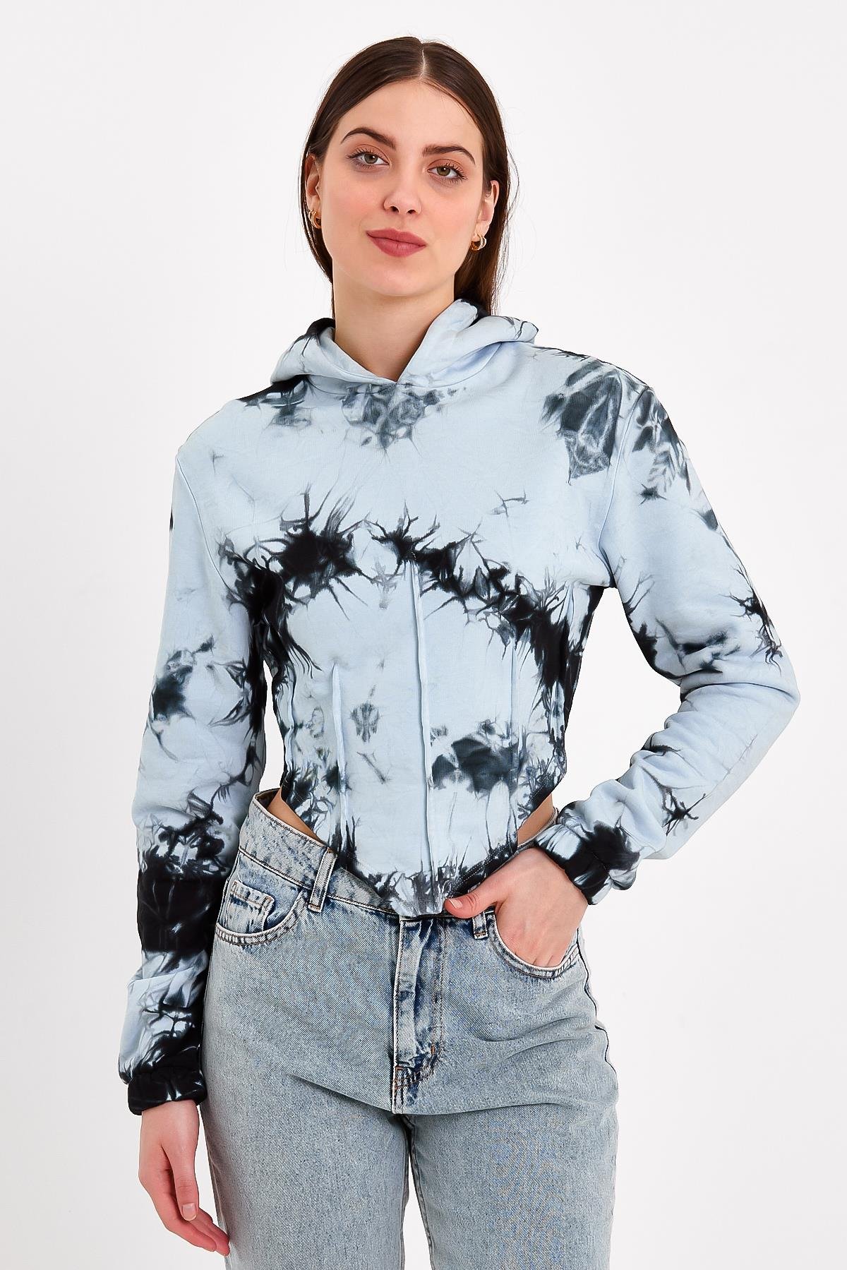 Korse Detaylı Batik Yıkamalı Mavi Crop Fit Kapüşonlu Sweatshirt