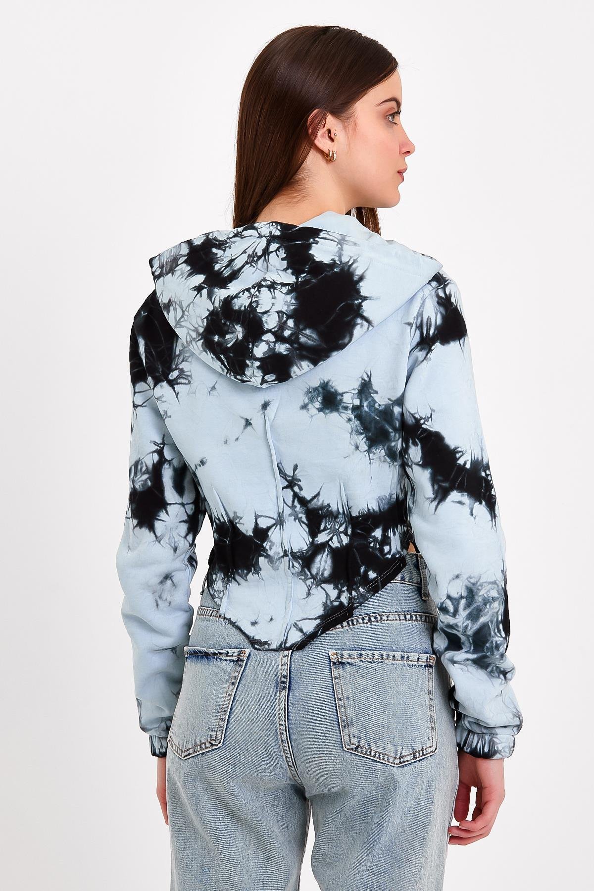 Korse Detaylı Batik Yıkamalı Mavi Crop Fit Kapüşonlu Sweatshirt