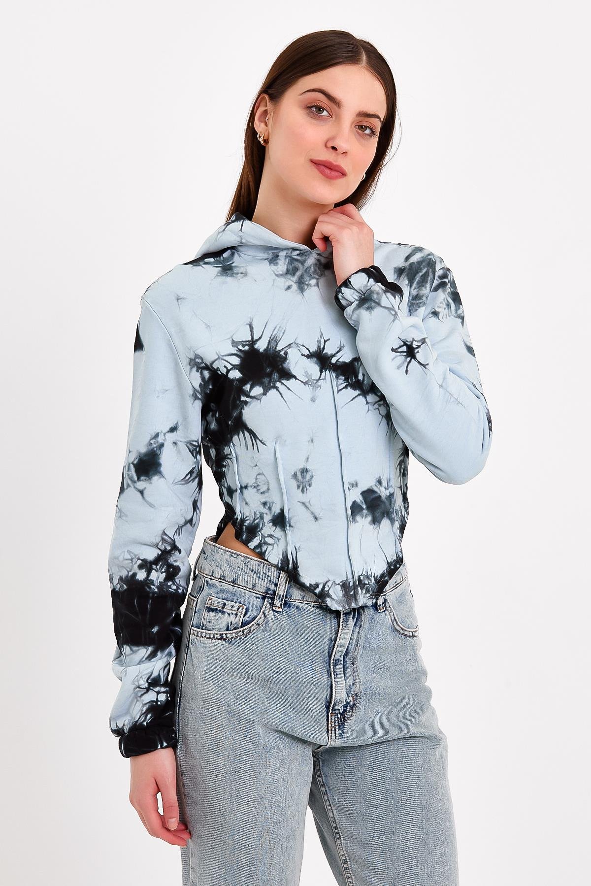 Korse Detaylı Batik Yıkamalı Mavi Crop Fit Kapüşonlu Sweatshirt