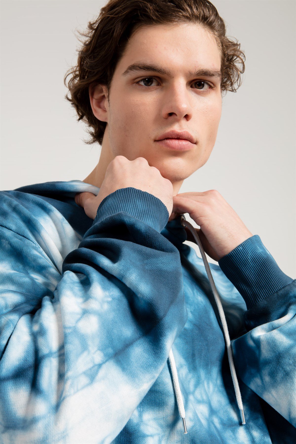 Tie Dyed Oversized Sweatshirt with Hood in Blue