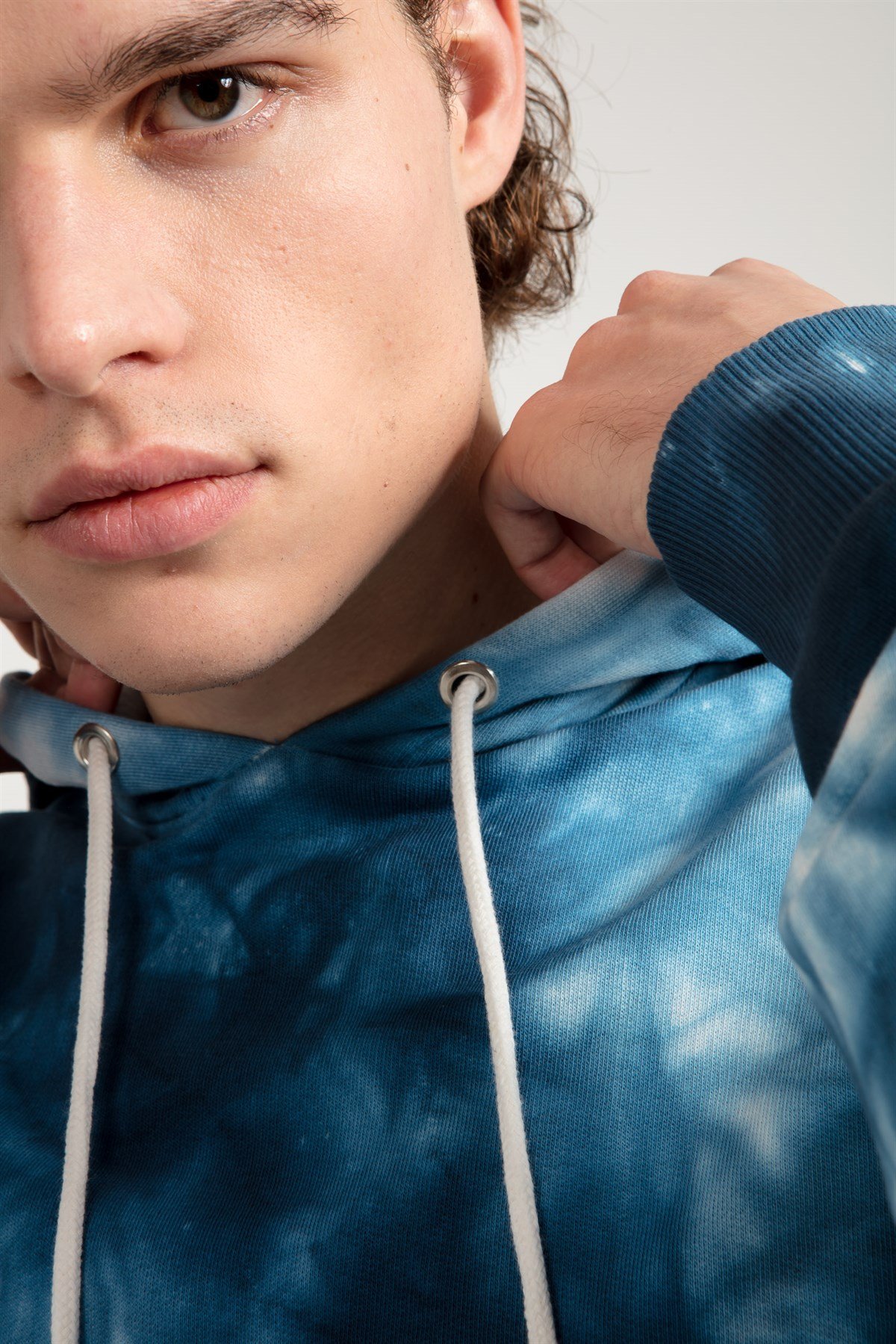 Tie Dyed Oversized Sweatshirt with Hood in Blue