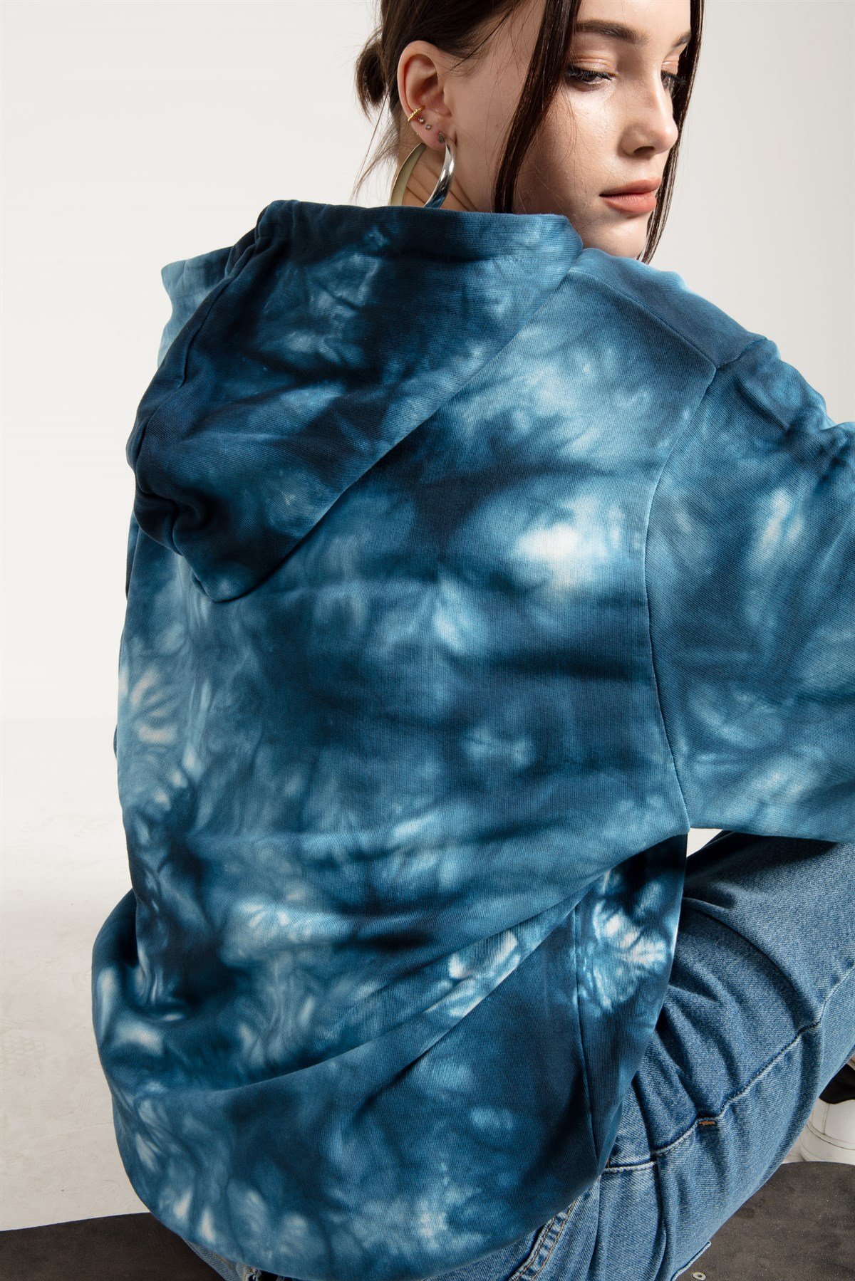 Tie Dyed Oversized Sweatshirt with Hood in Blue 