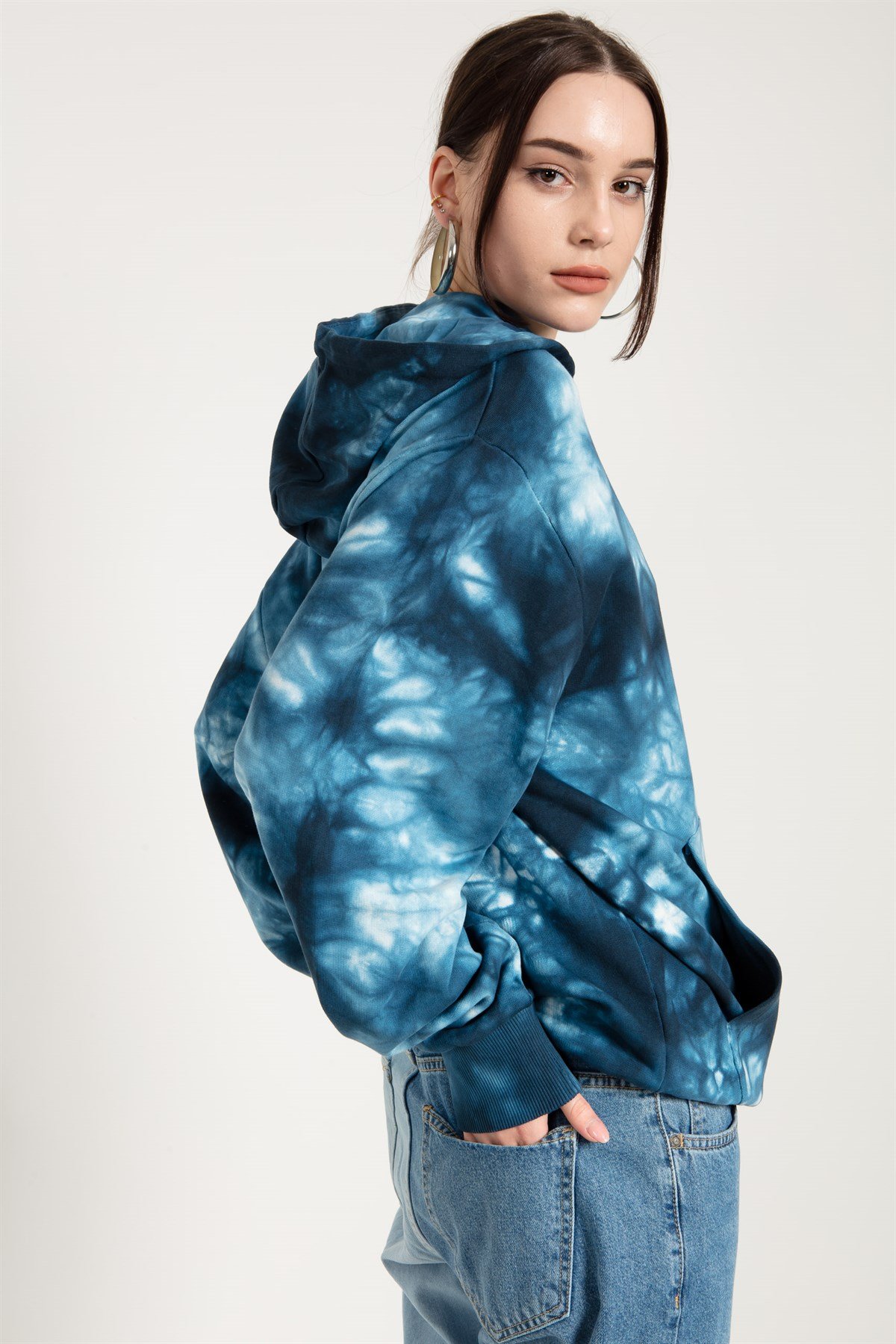 Tie Dyed Oversized Sweatshirt with Hood in Blue 