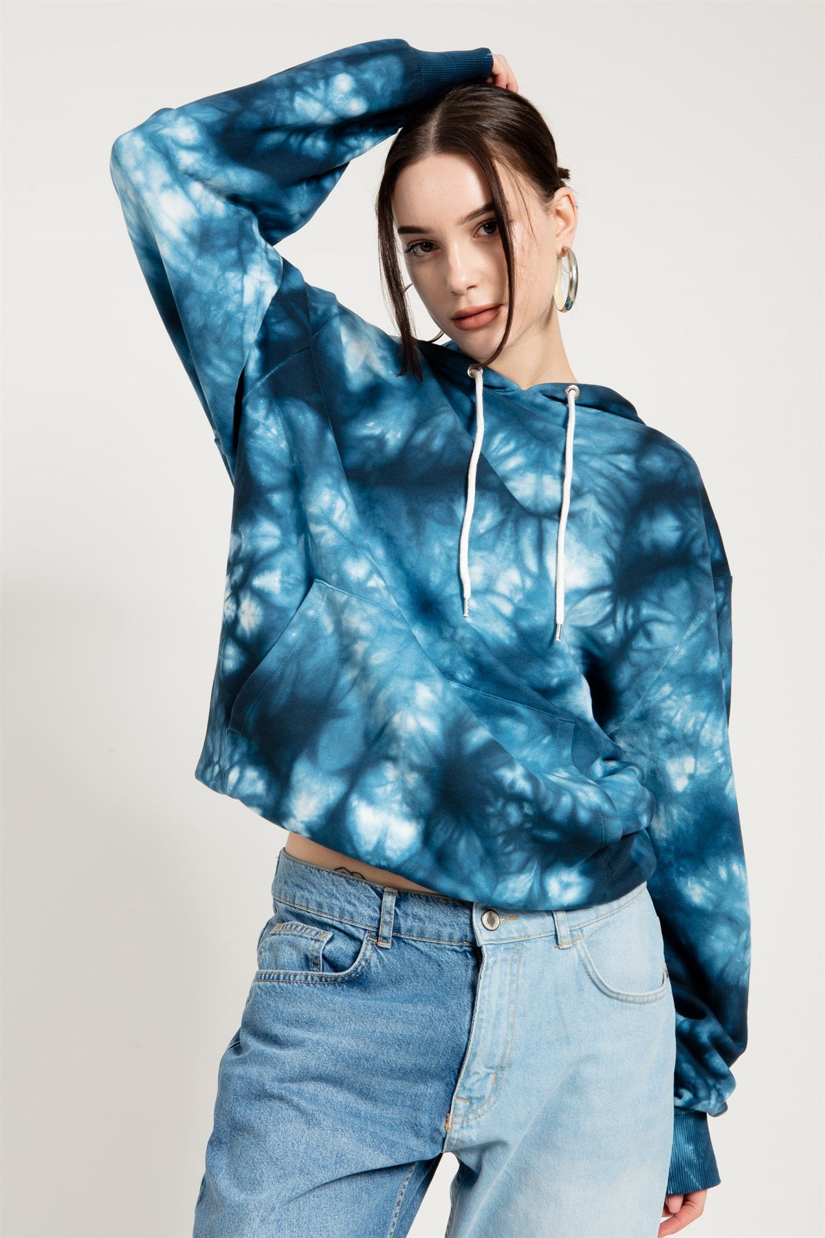 Tie Dyed Oversized Sweatshirt with Hood in Blue 