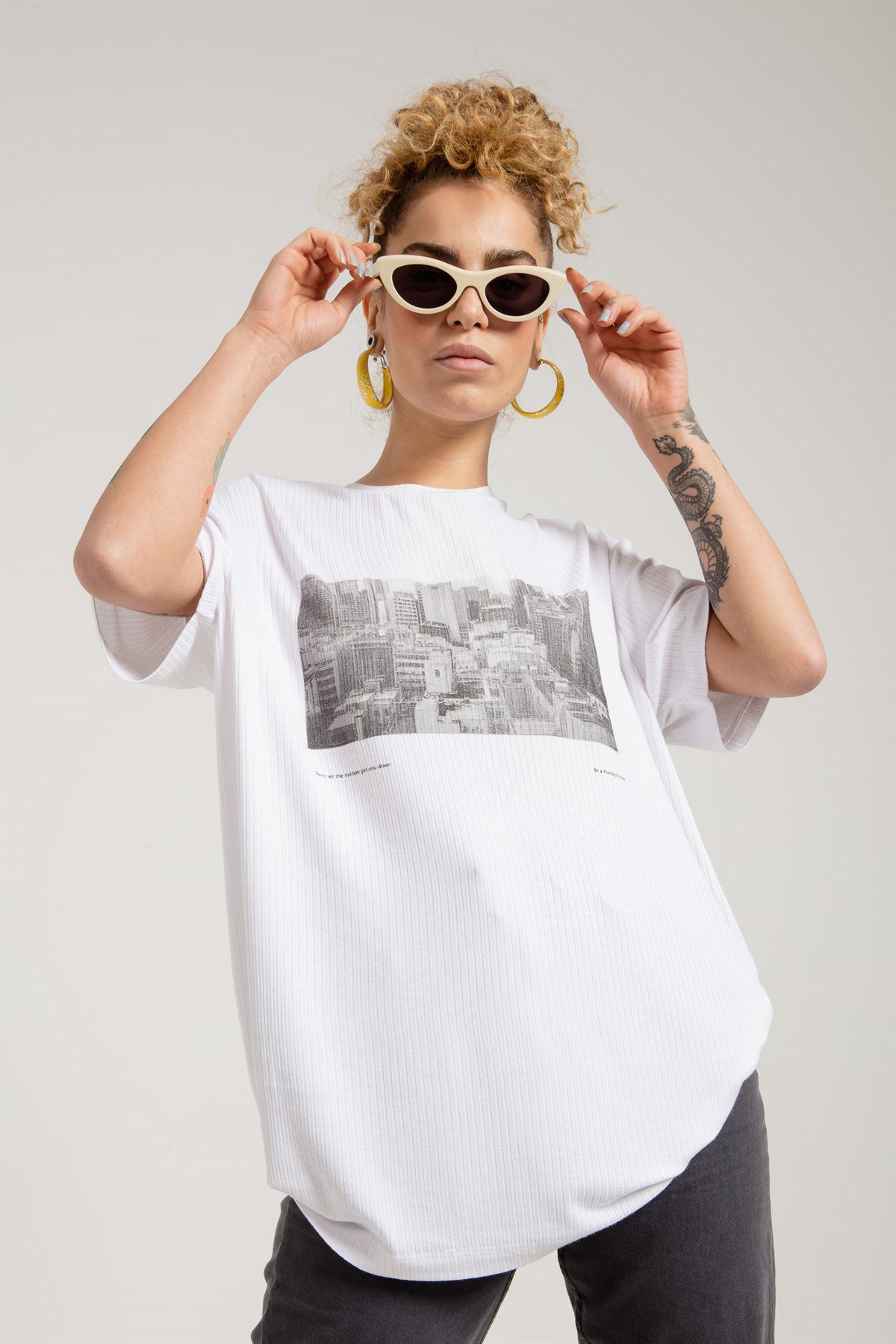 Oversized Basic T-shirt in White with Print