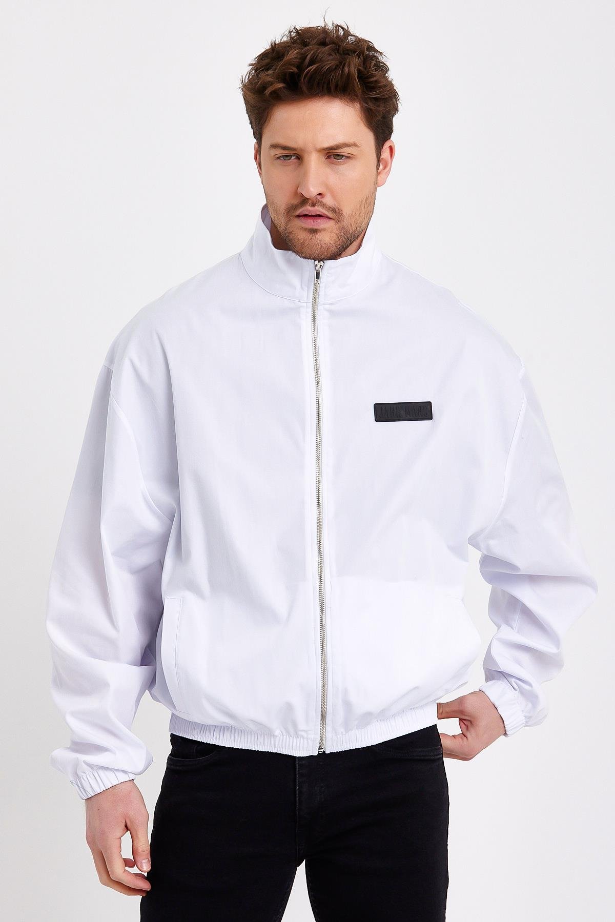 Beyaz Dik Yaka Erkek Yağmurluk