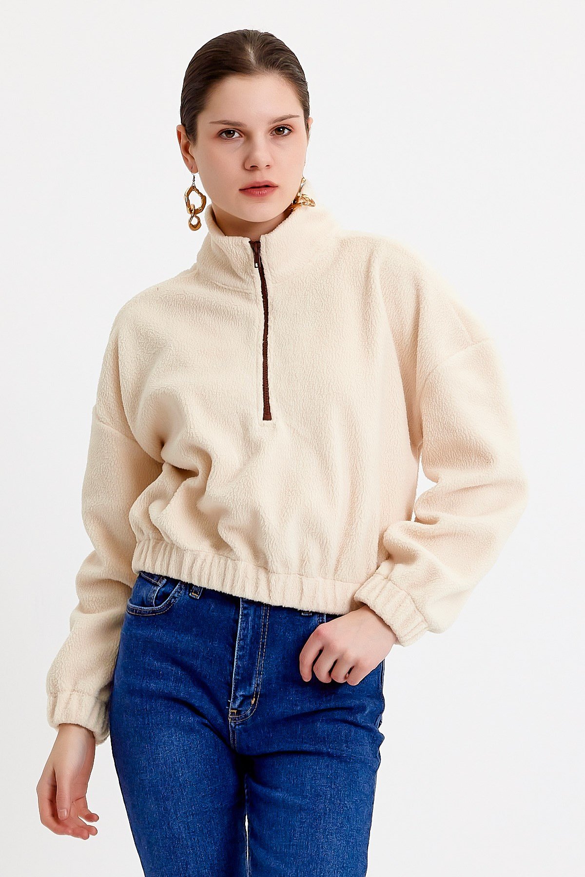 Dik Yaka Crop Fit Krem Peluş Sweatshirt