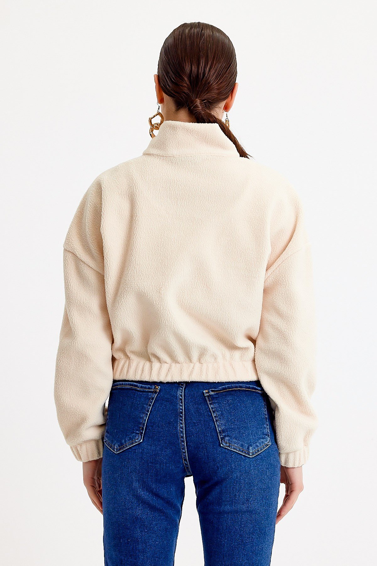 Dik Yaka Crop Fit Krem Peluş Sweatshirt