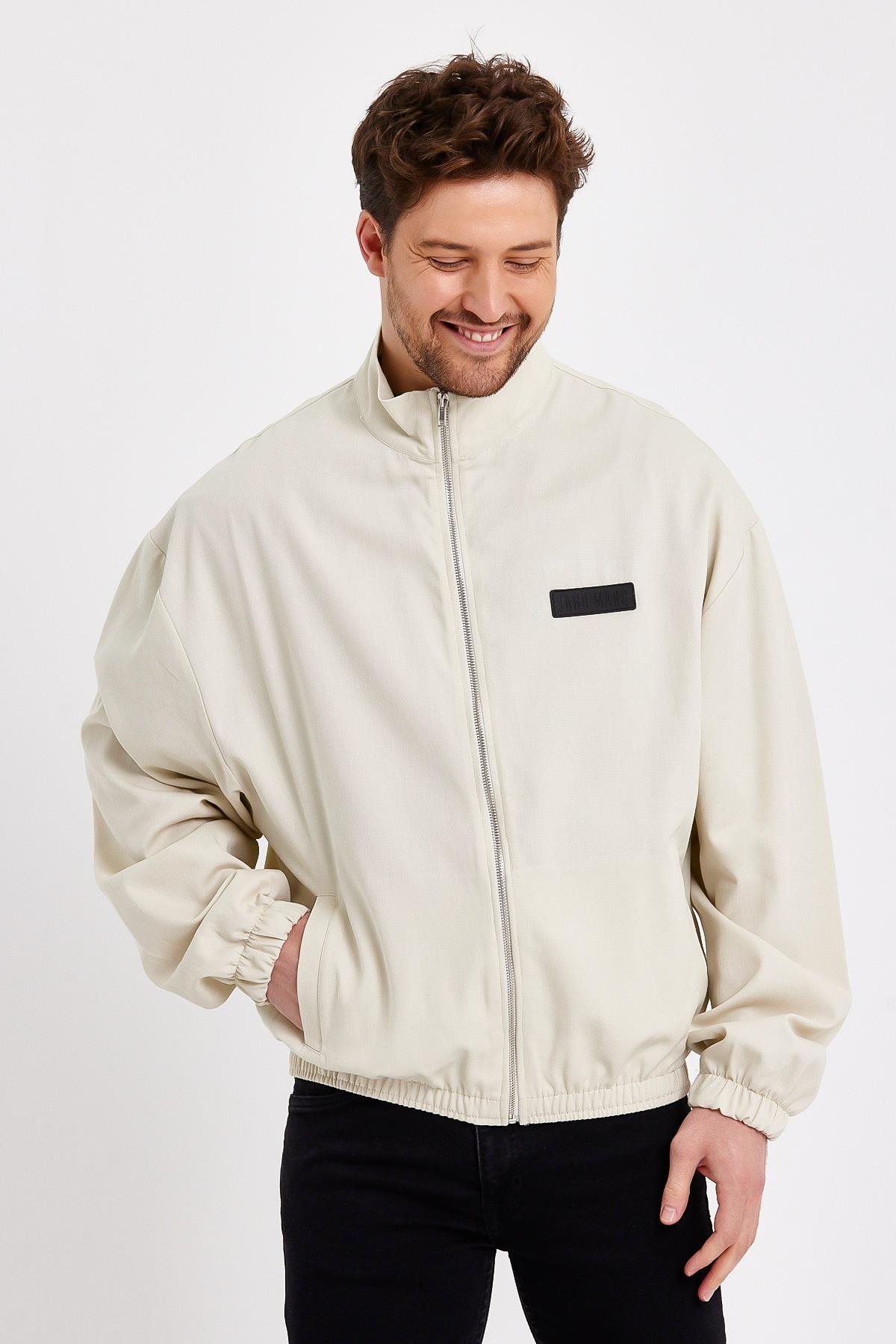 Dik Yaka Fermuarlı Erkek Krem Yağmurluk