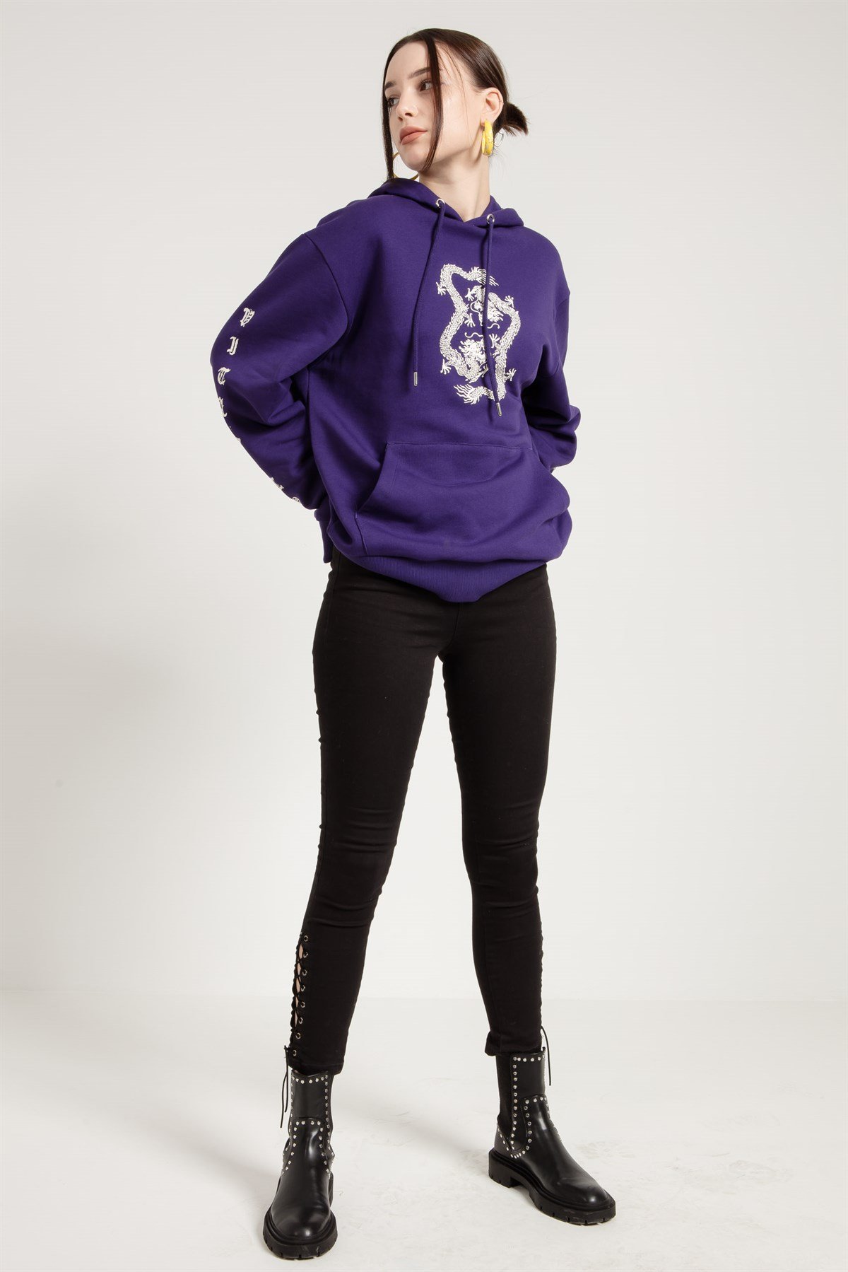 Oversized Sweatshirt in Purple with Dragon Print