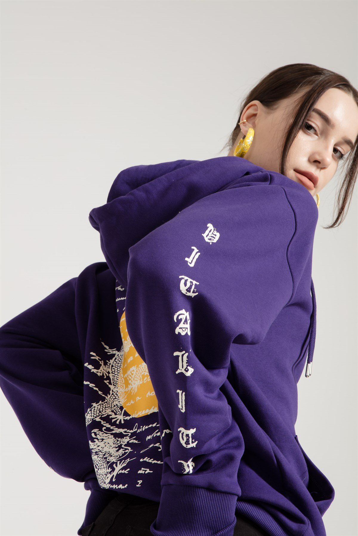 Oversized Sweatshirt in Purple with Dragon Print