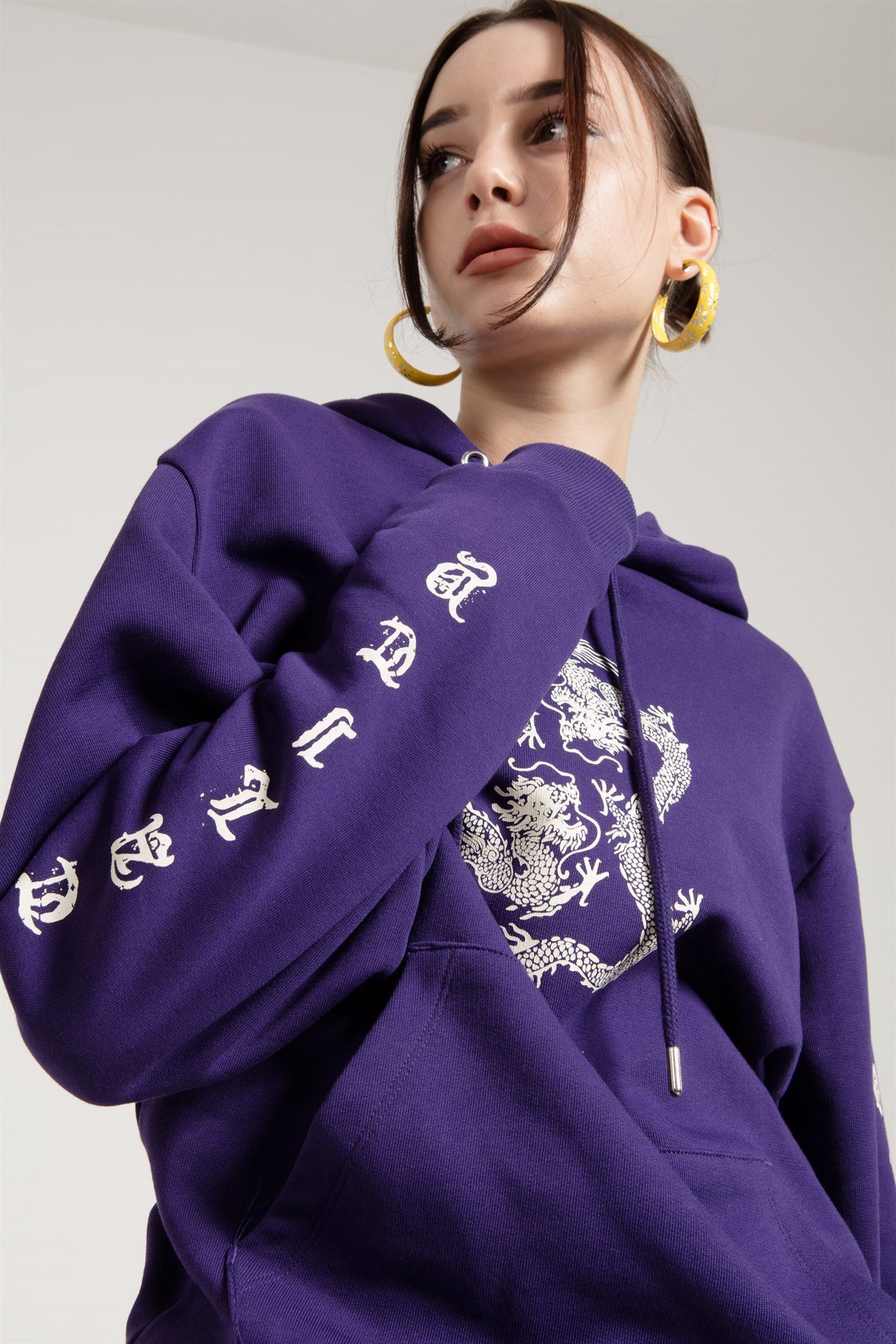 Oversized Sweatshirt in Purple with Dragon Print