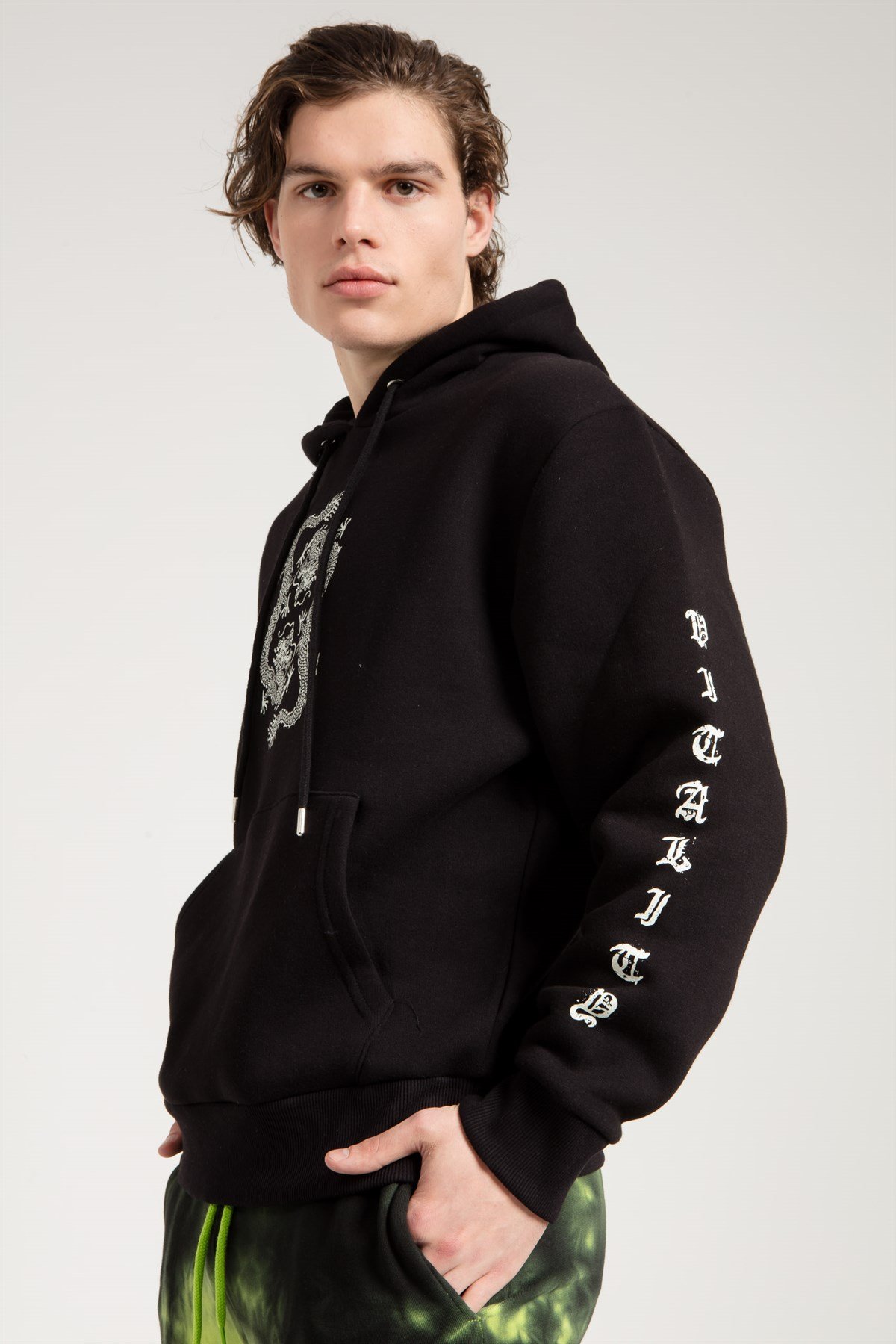 Oversized Sweatshirt in Black with Dragon Print