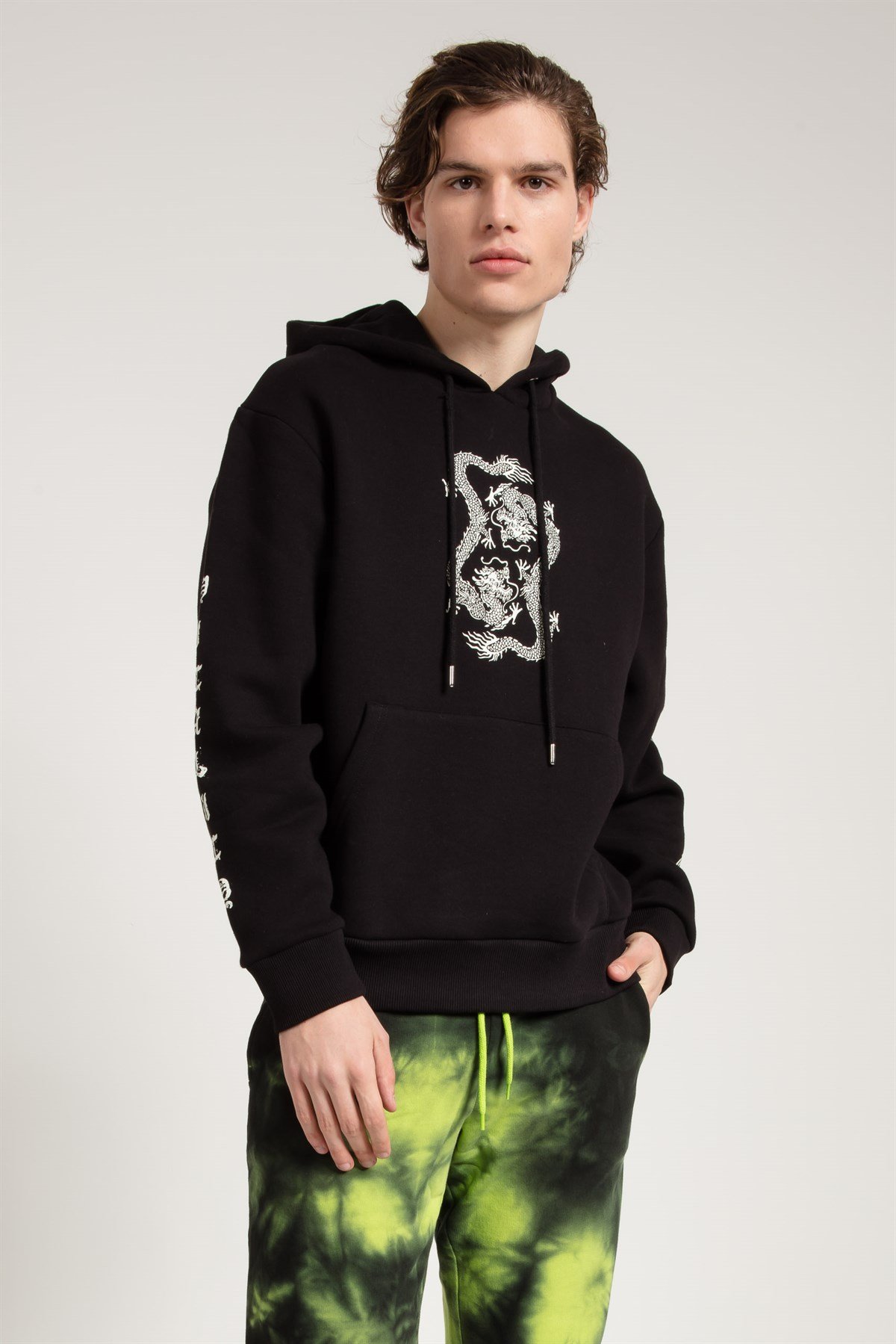 Oversized Sweatshirt in Black with Dragon Print
