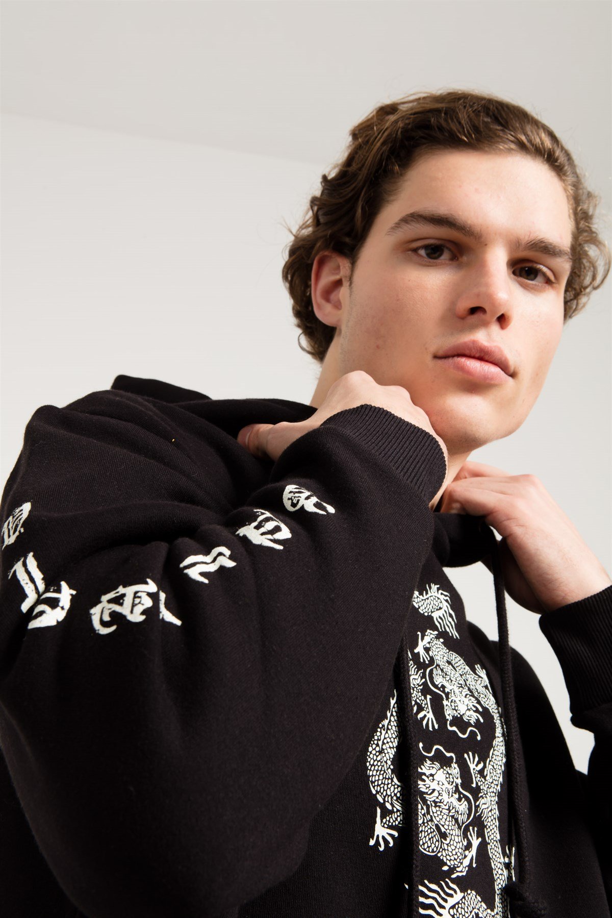 Oversized Sweatshirt in Black with Dragon Print