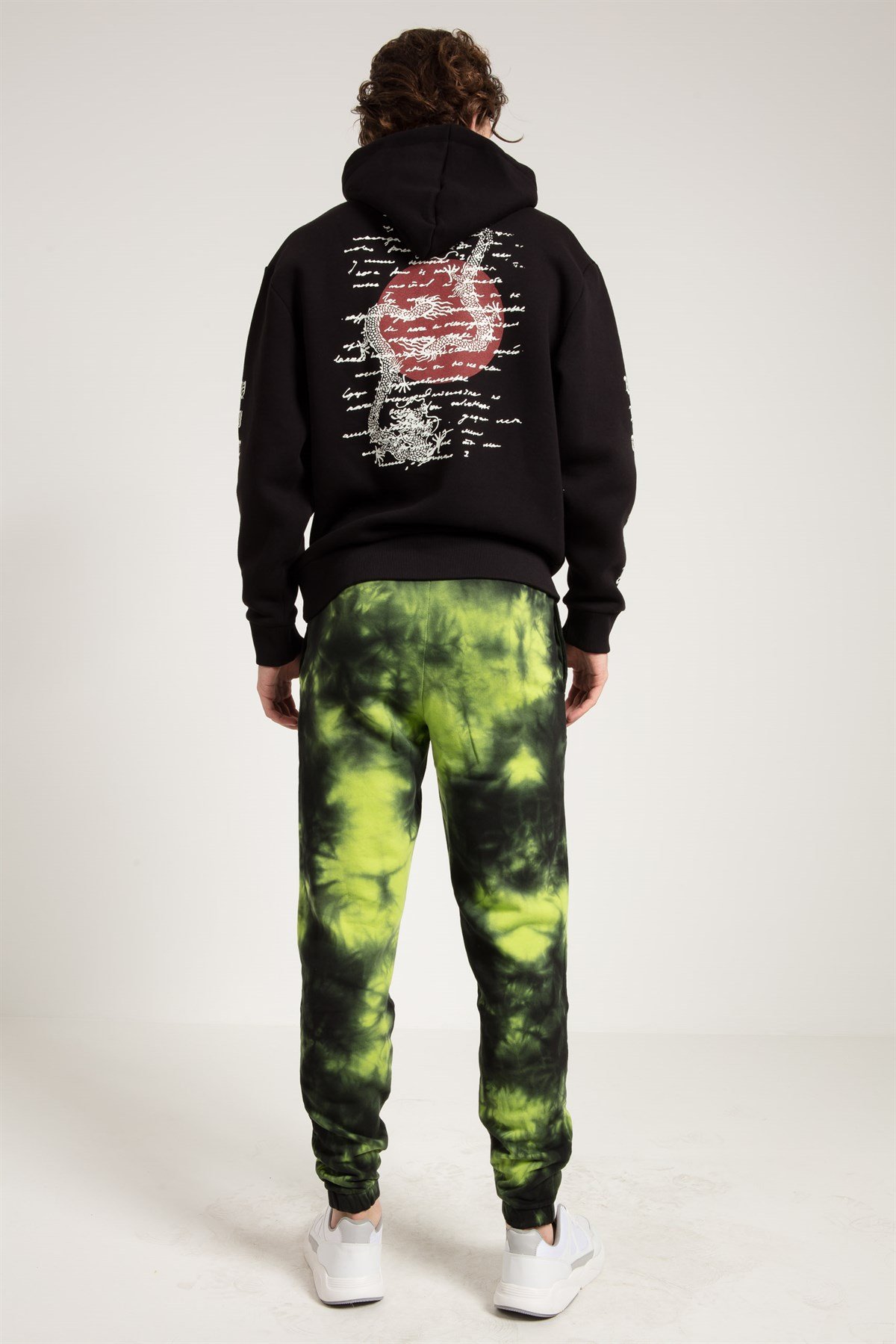 Oversized Sweatshirt in Black with Dragon Print