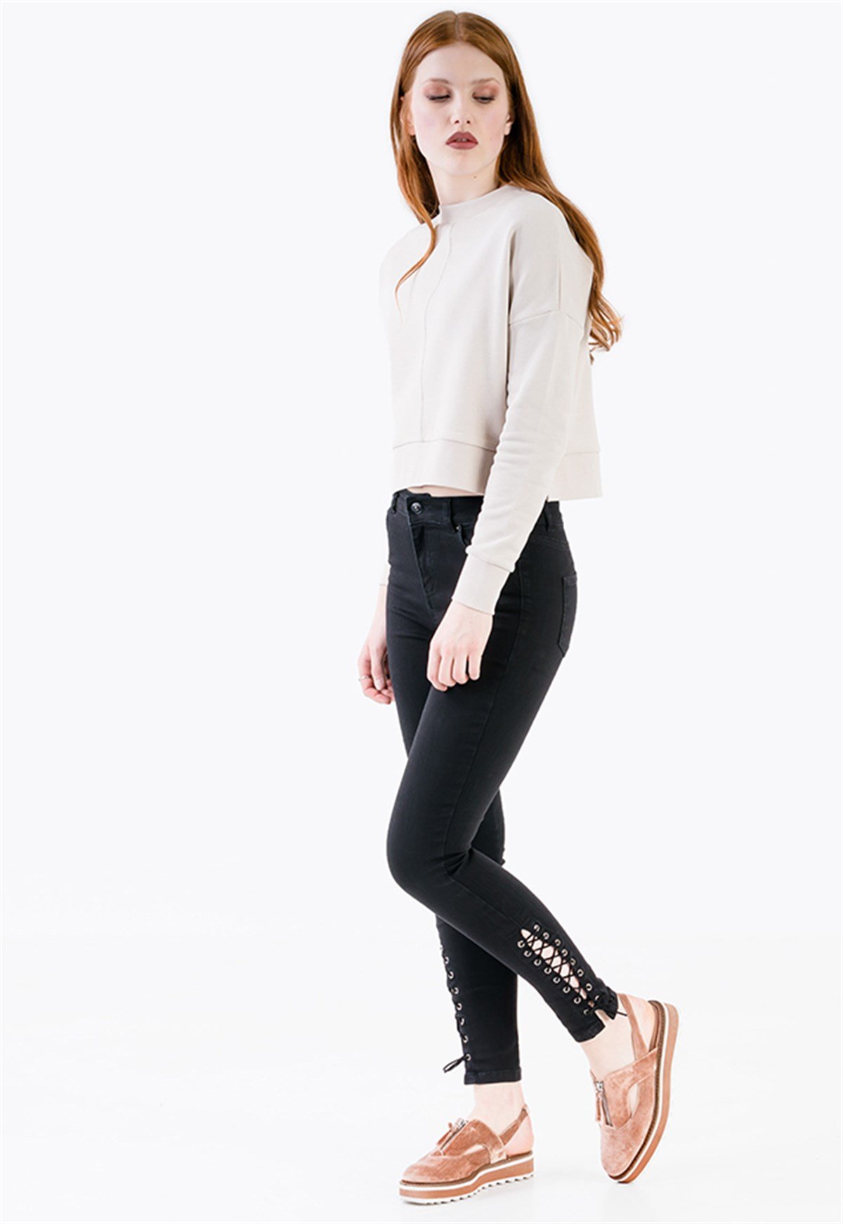 Cropped Sweatshirt in Beige with Side Splits