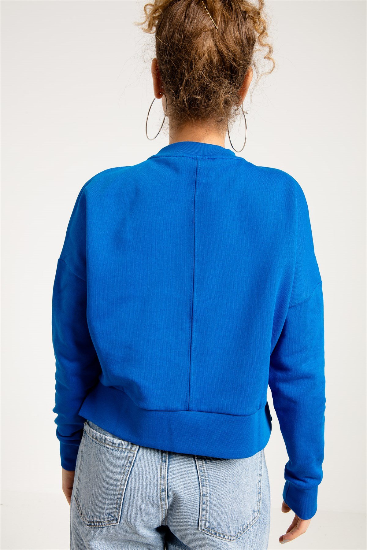 Düşük Omuzlu Yanları Yırtmaçlı Mavi Kadın Sweatshirt