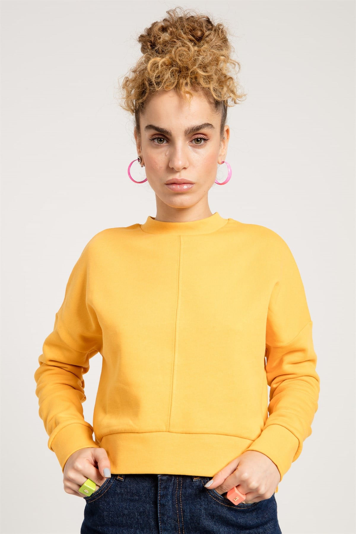 Düşük Omuzlu Yanları Yırtmaçlı Sarı Kadın Sweatshirt