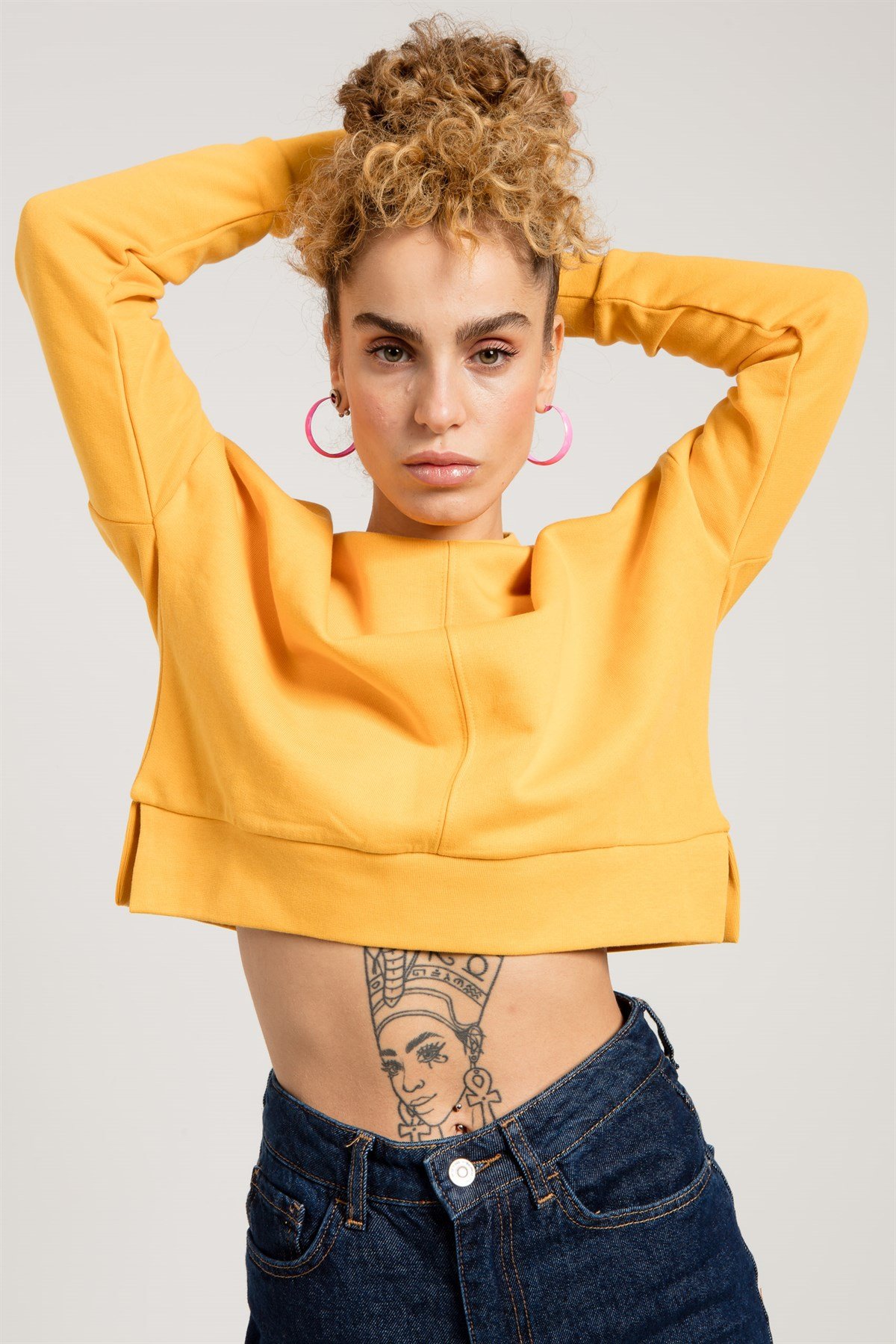 Düşük Omuzlu Yanları Yırtmaçlı Sarı Kadın Sweatshirt