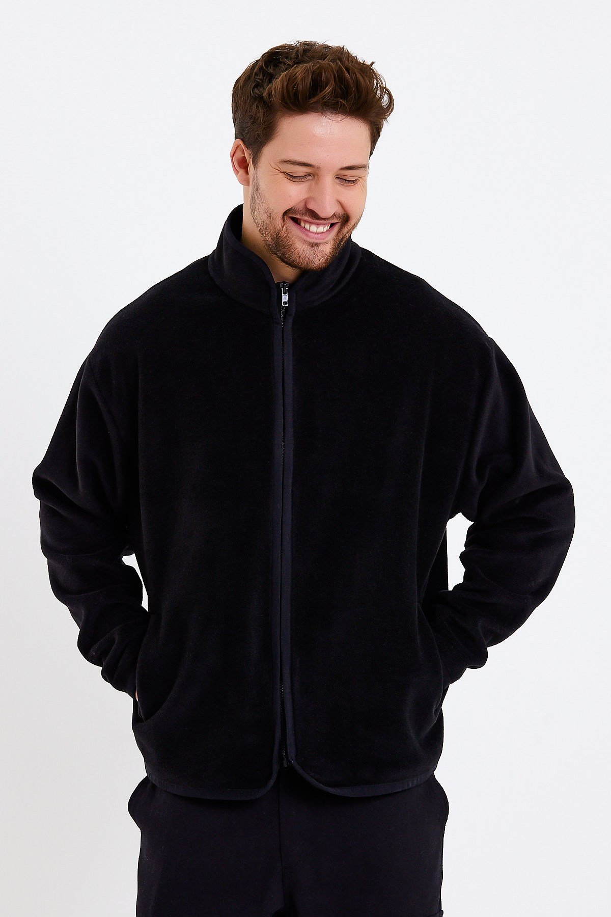 Fermuarlı Dik Yaka Siyah Polar Ceket