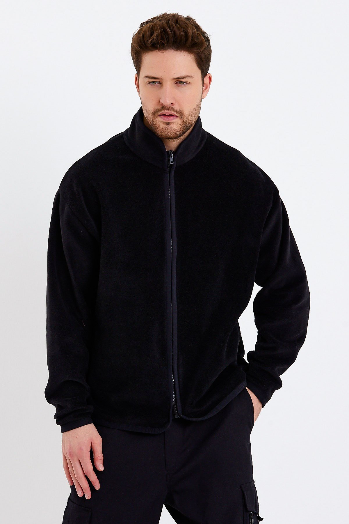 Fermuarlı Dik Yaka Siyah Polar Ceket