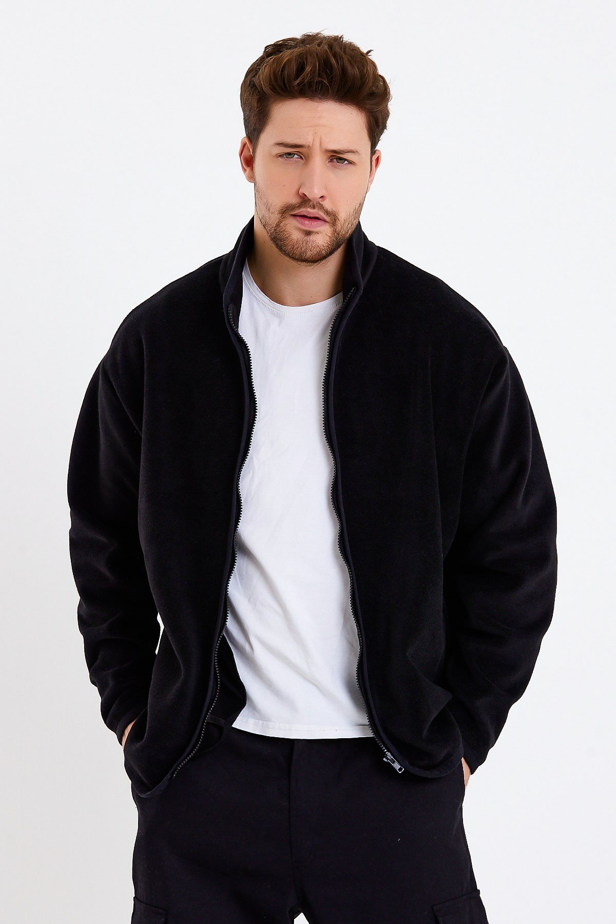Fermuarlı Dik Yaka Siyah Polar Ceket