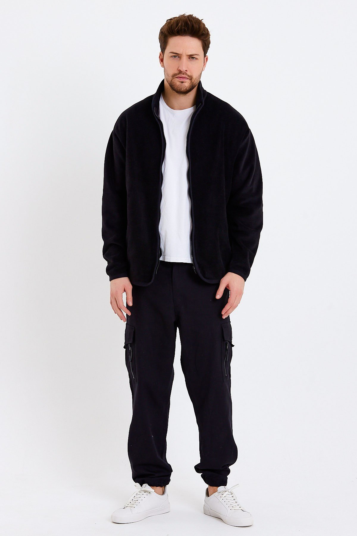 Fermuarlı Dik Yaka Siyah Polar Ceket