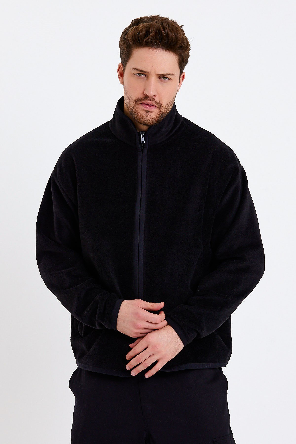 Fermuarlı Dik Yaka Siyah Polar Ceket