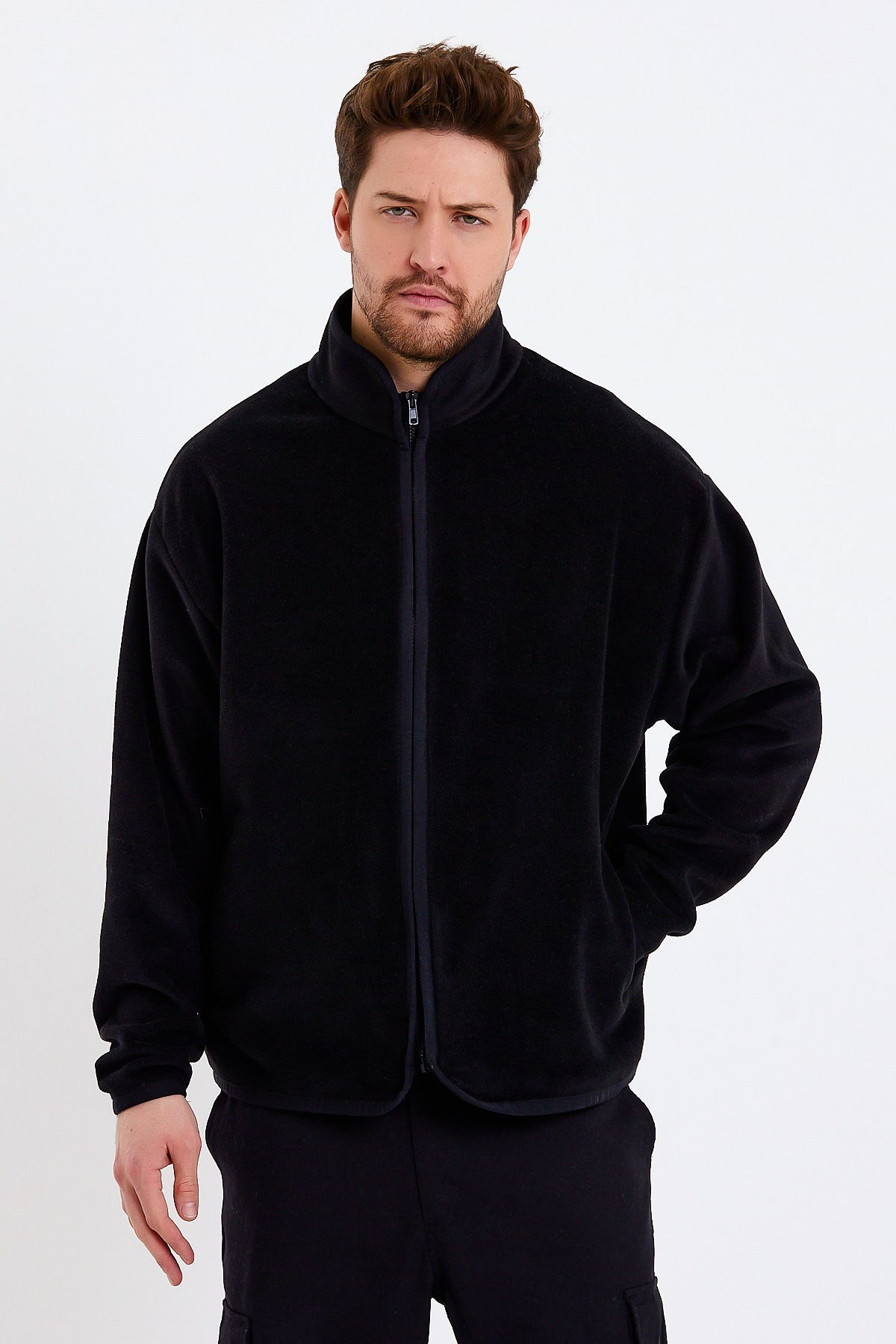 Fermuarlı Dik Yaka Siyah Polar Ceket