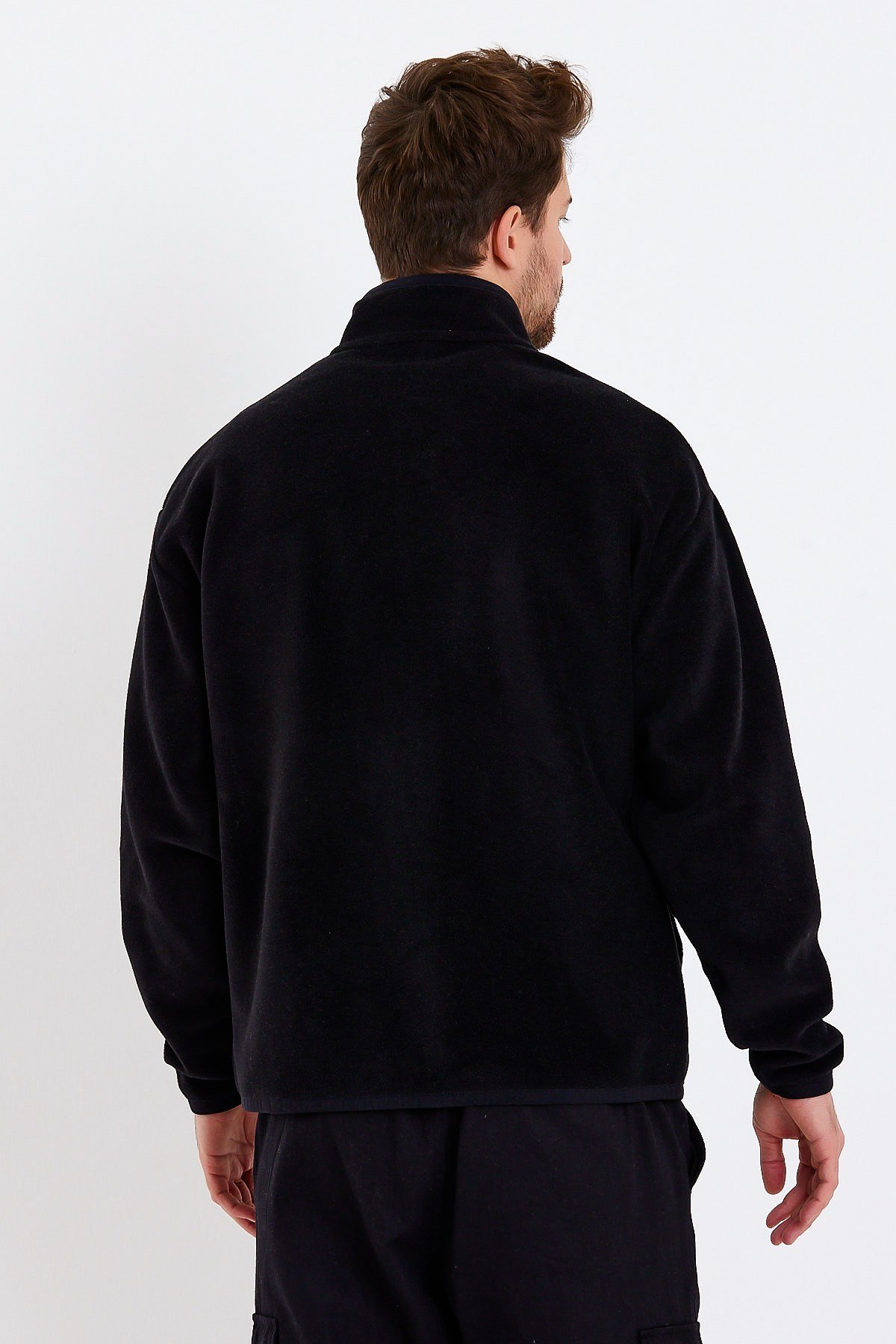 Fermuarlı Dik Yaka Siyah Polar Ceket