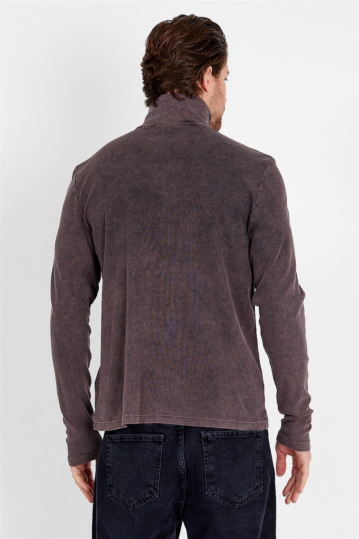 Jacket in Brown with Zip Fastening