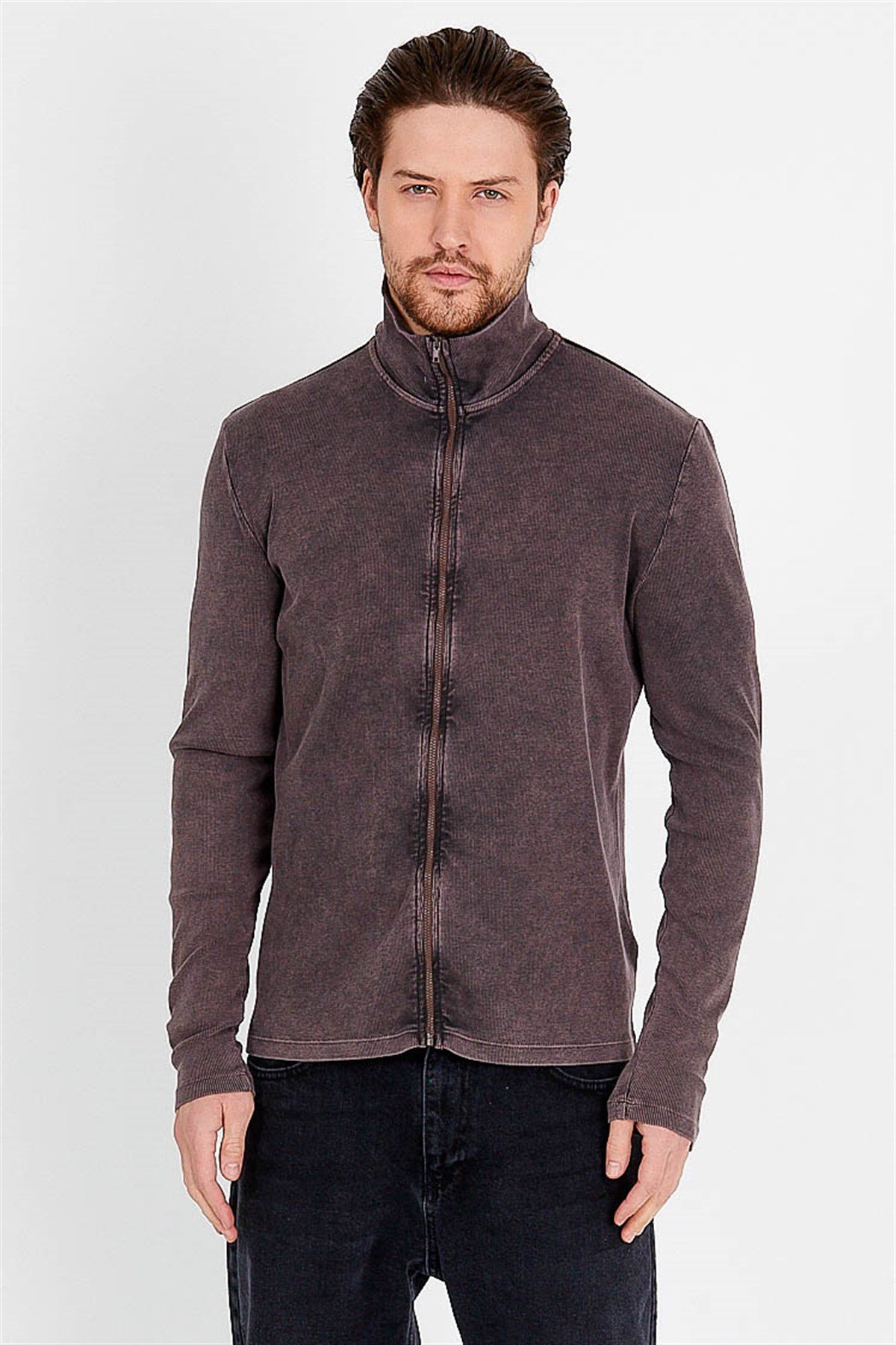 Jacket in Brown with Zip Fastening