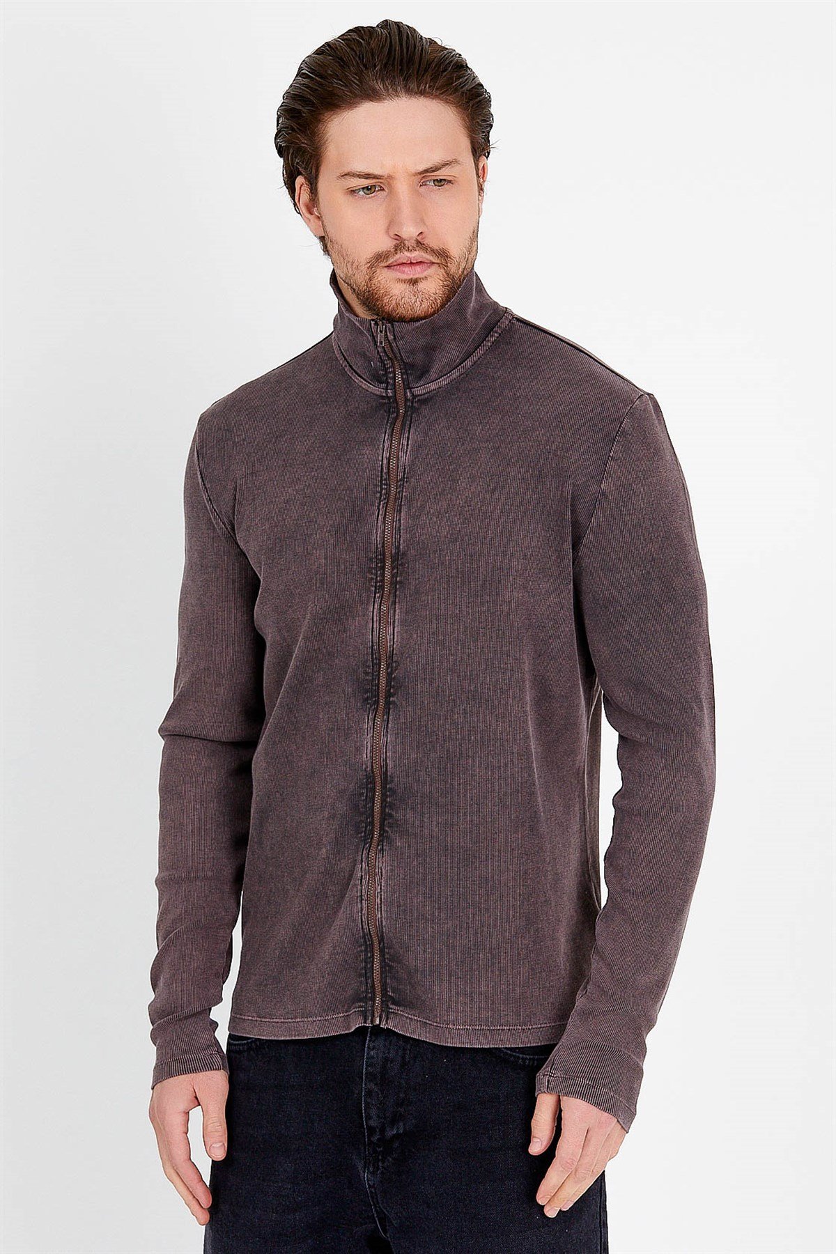 Jacket in Brown with Zip Fastening