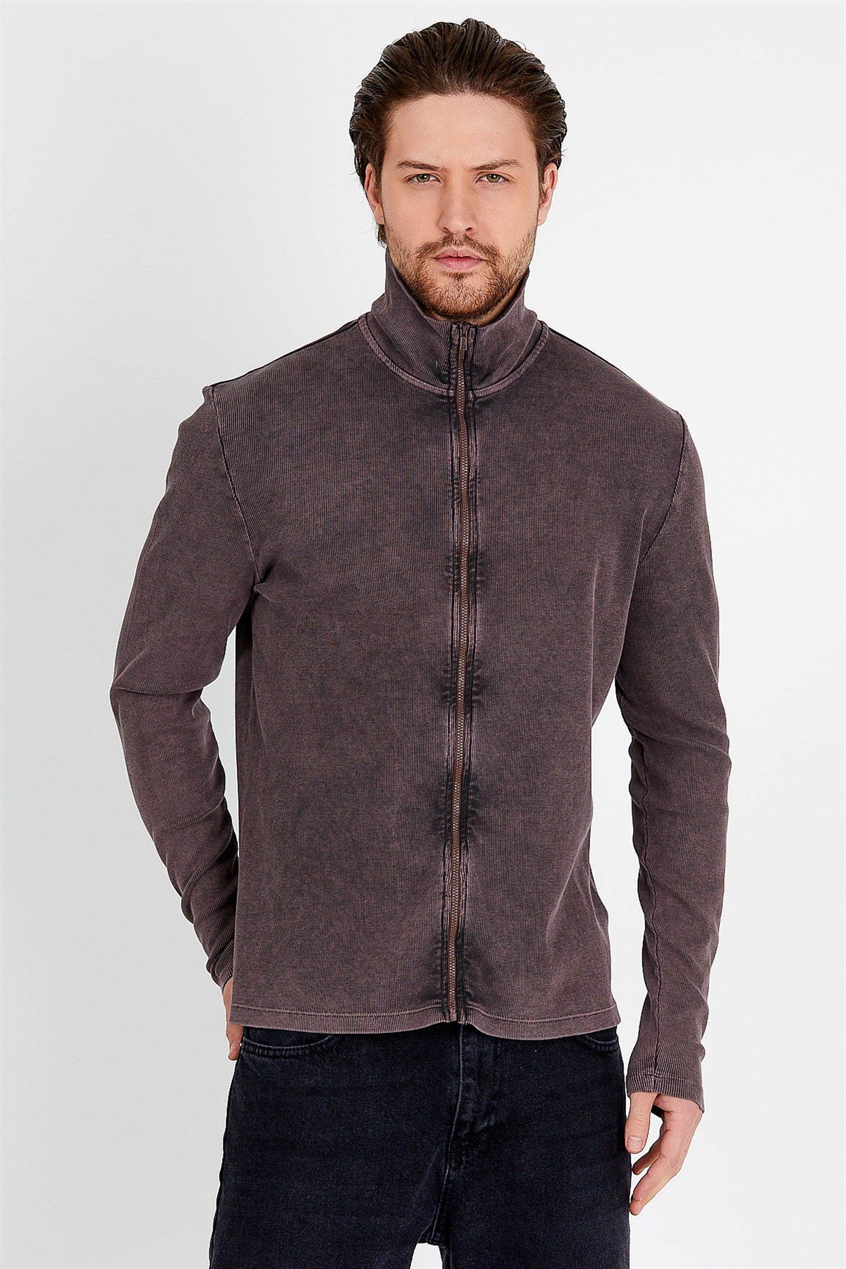Jacket in Brown with Zip Fastening