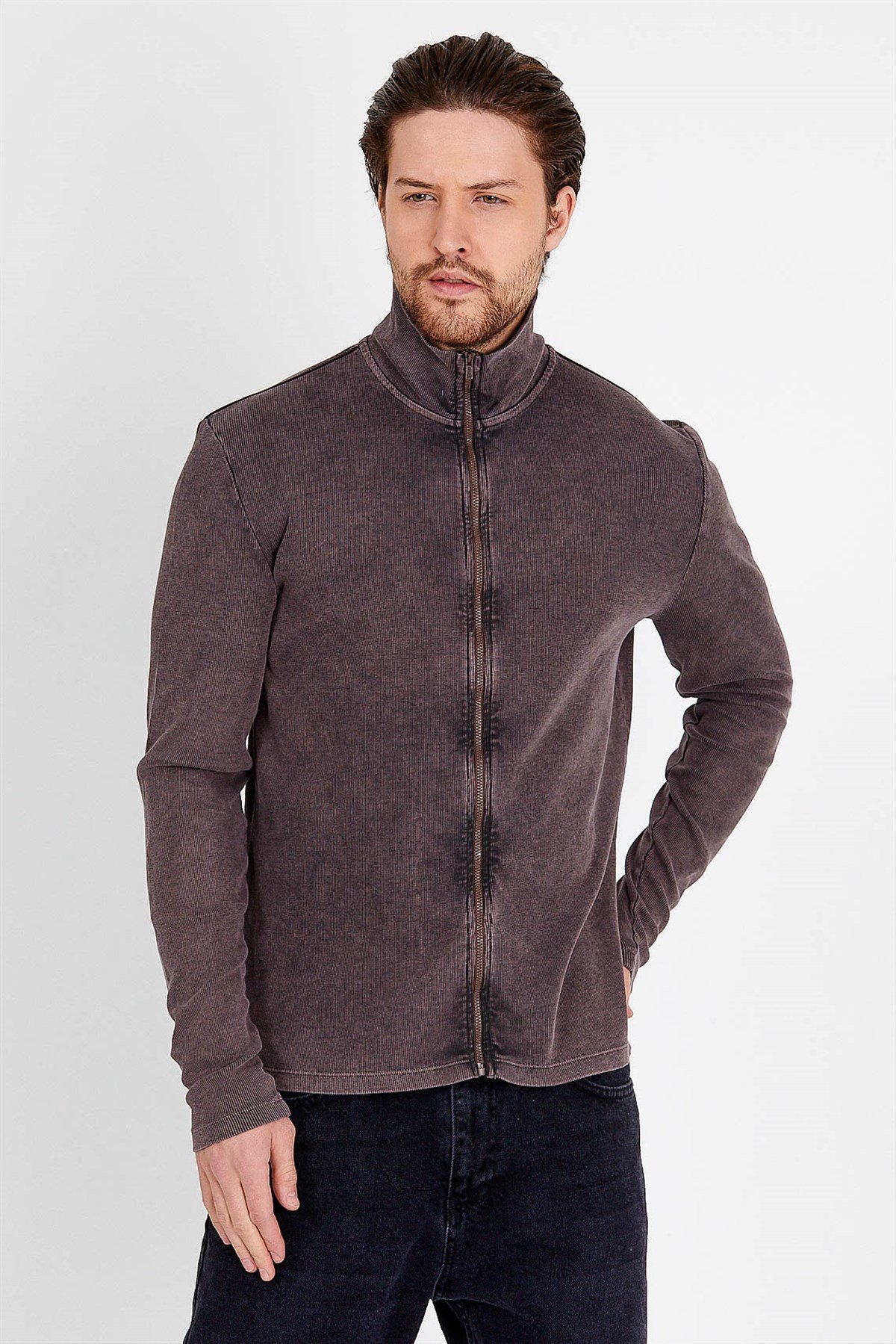 Jacket in Brown with Zip Fastening