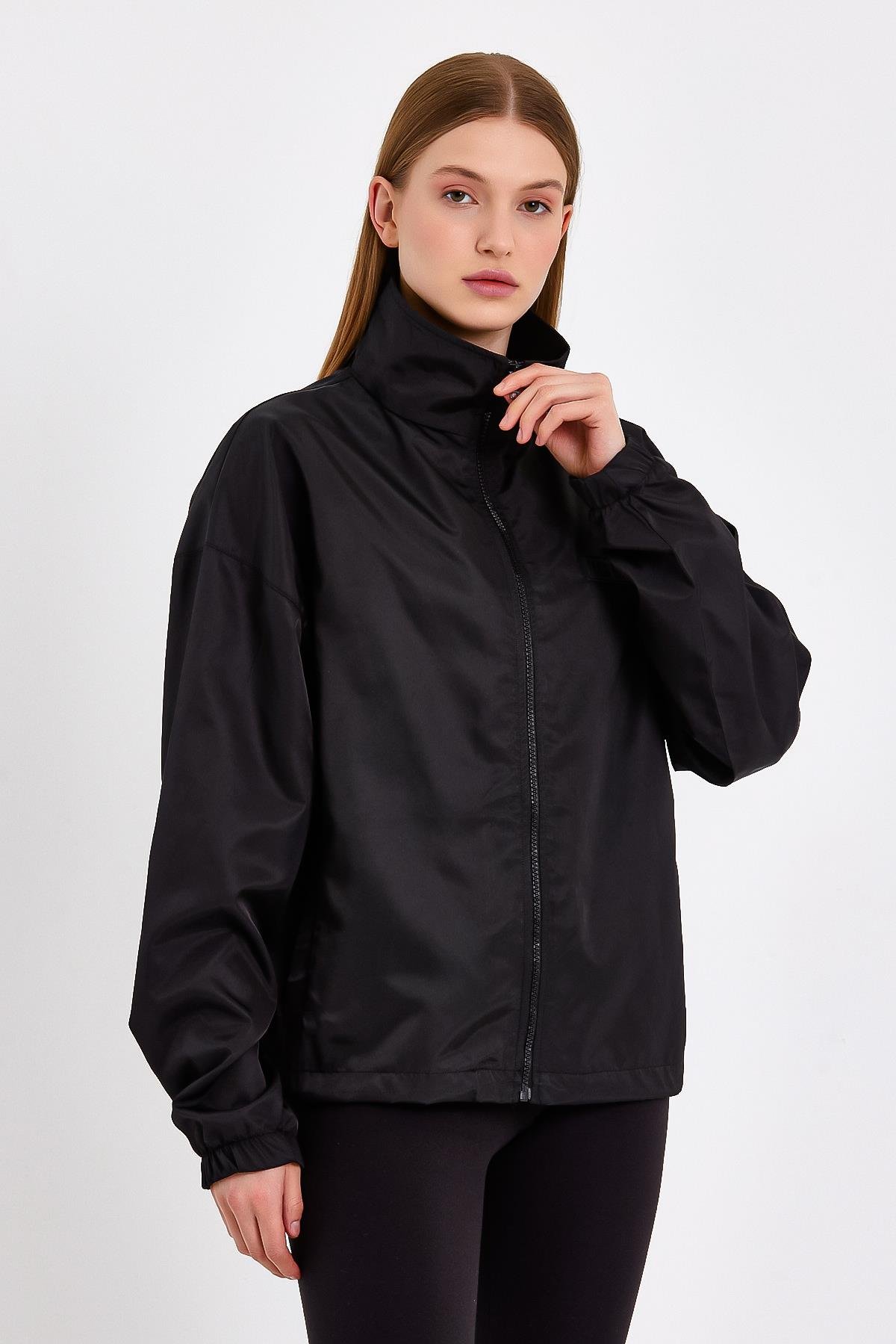 Fermuarlı Siyah Kadın Yağmurluk