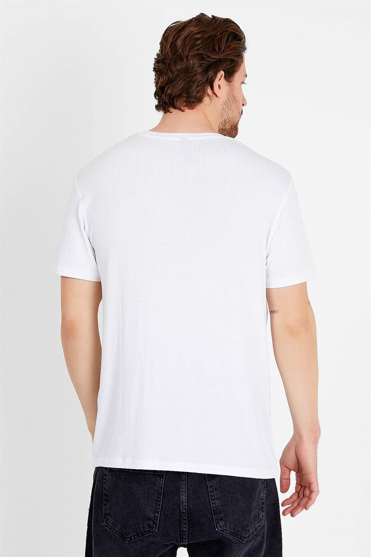 Basic T-shirt in White with Print