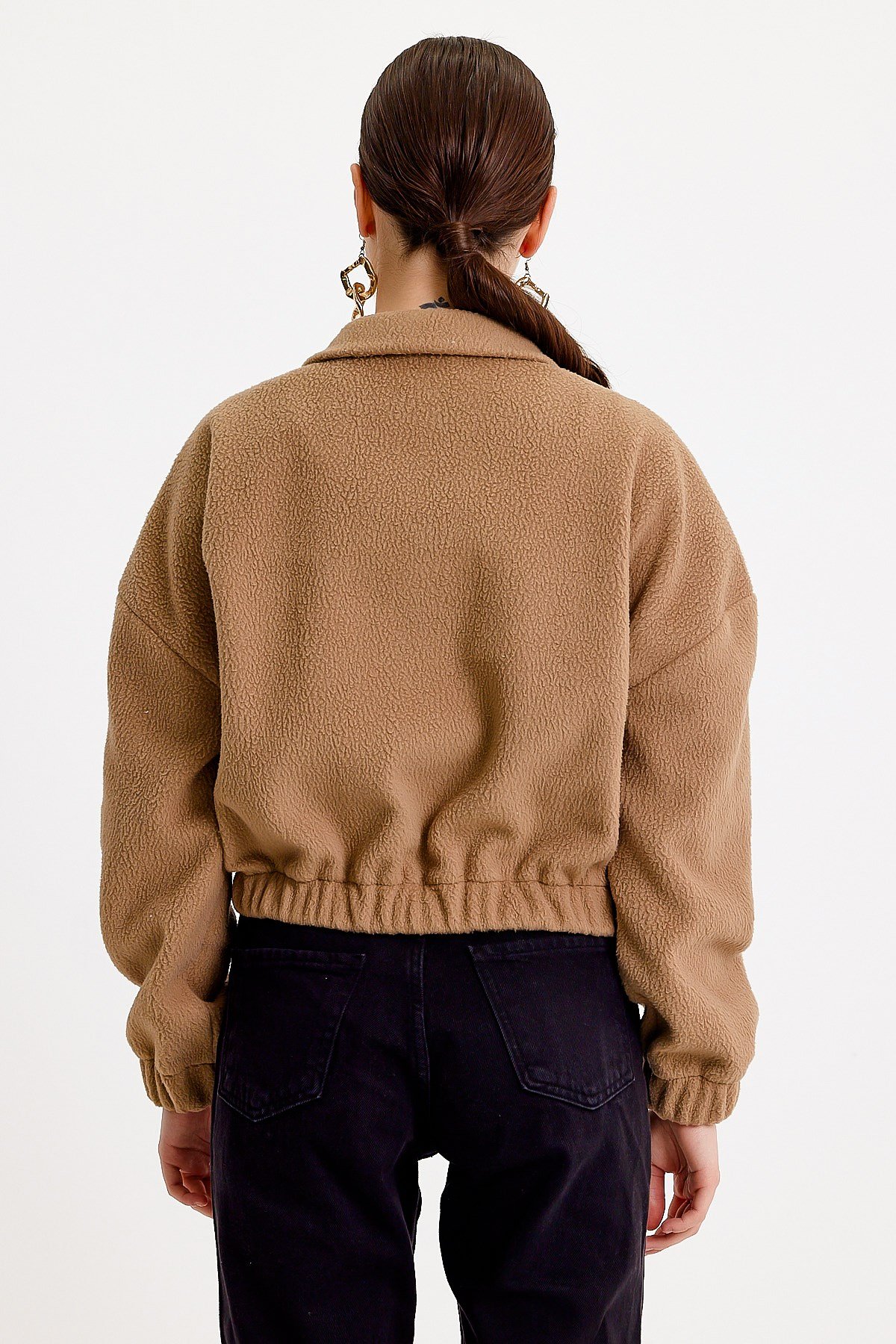 Kahverengi Dik Yaka Crop Fit Kadın Peluş Sweatshirt
