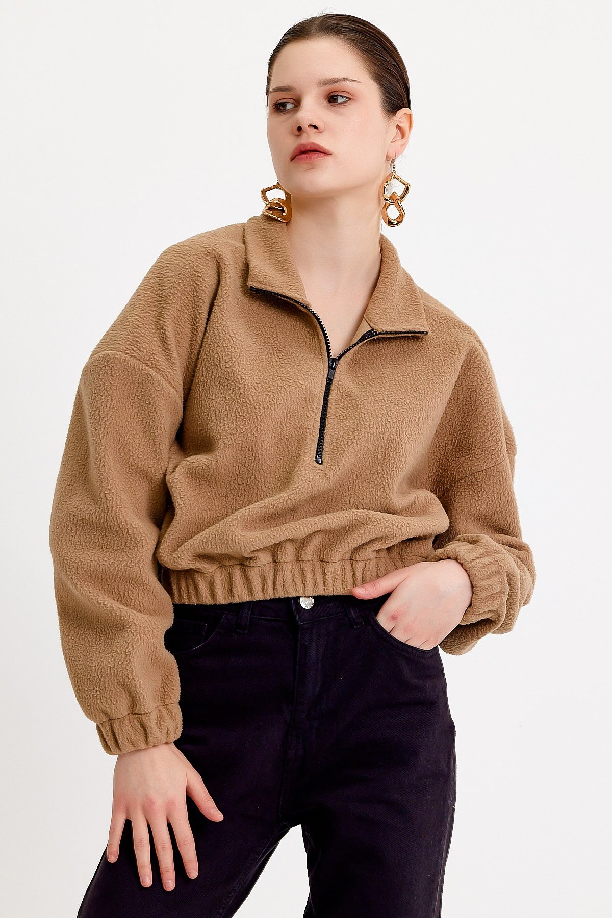 Kahverengi Dik Yaka Crop Fit Kadın Peluş Sweatshirt