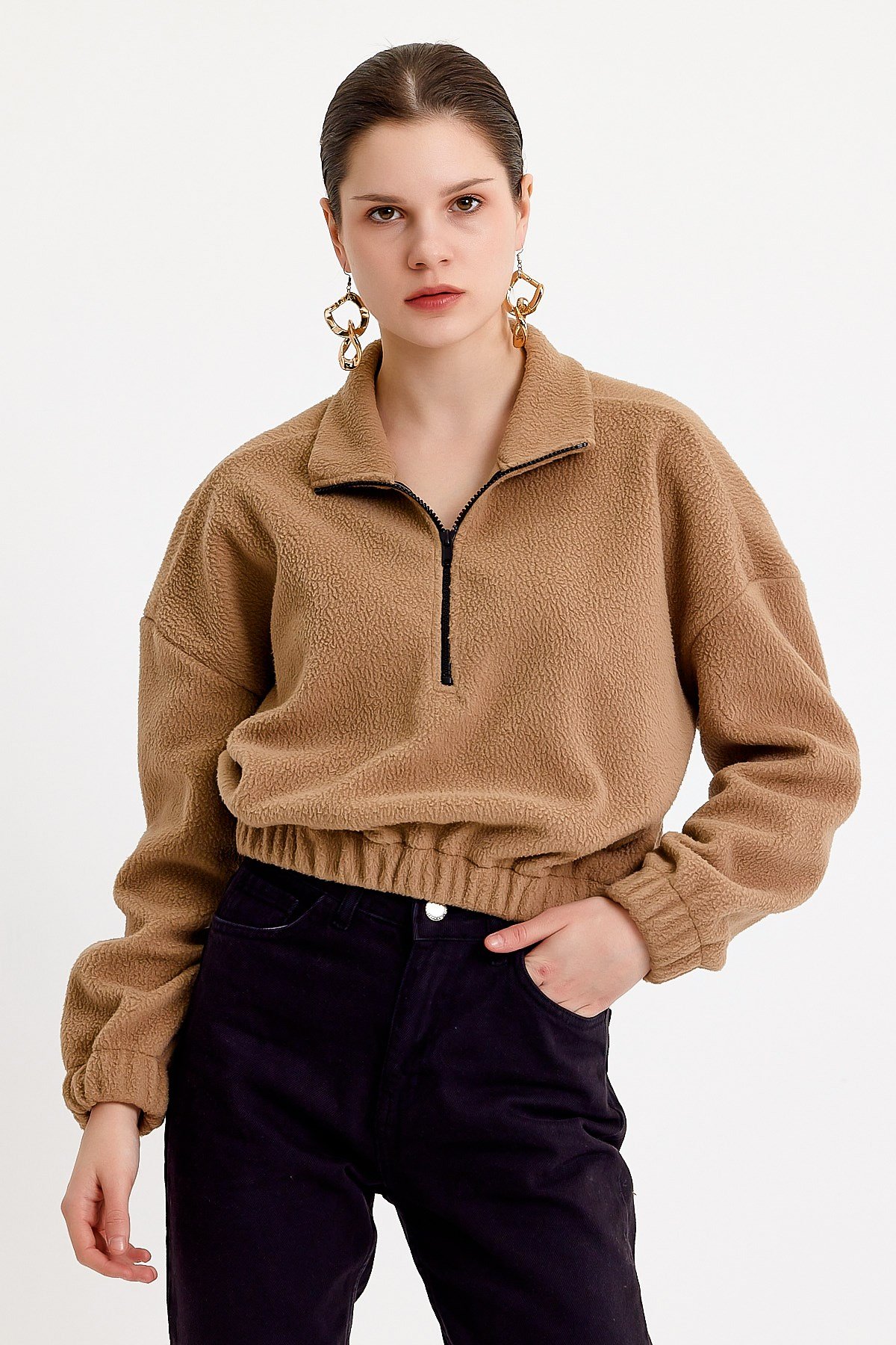 Kahverengi Dik Yaka Crop Fit Kadın Peluş Sweatshirt