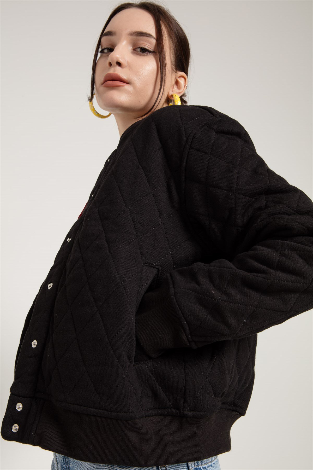 Kapitoneli Siyah Kısa Kadın Bomber Ceket